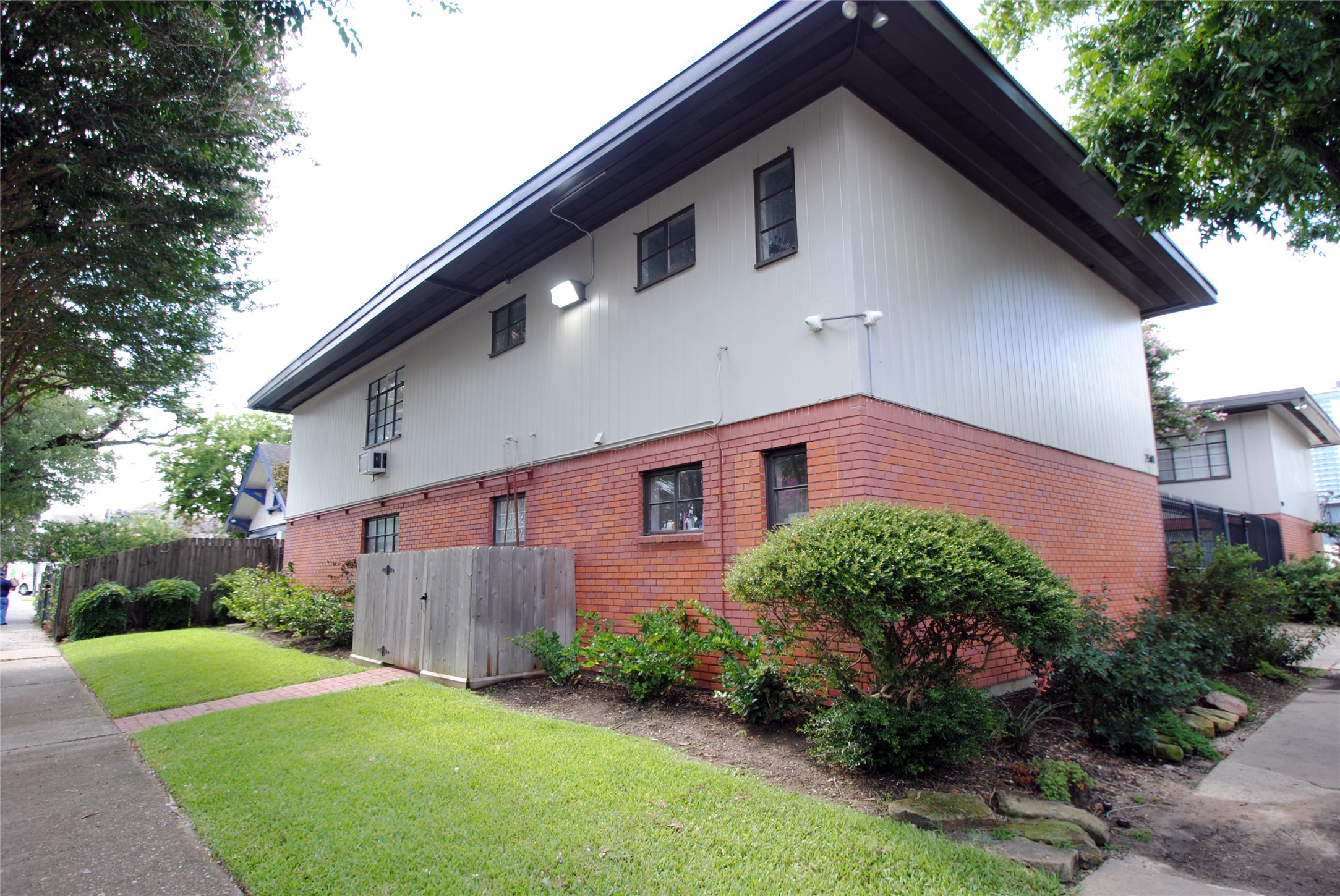 2501 Yoakum Boulevard 3 Property Photo 2