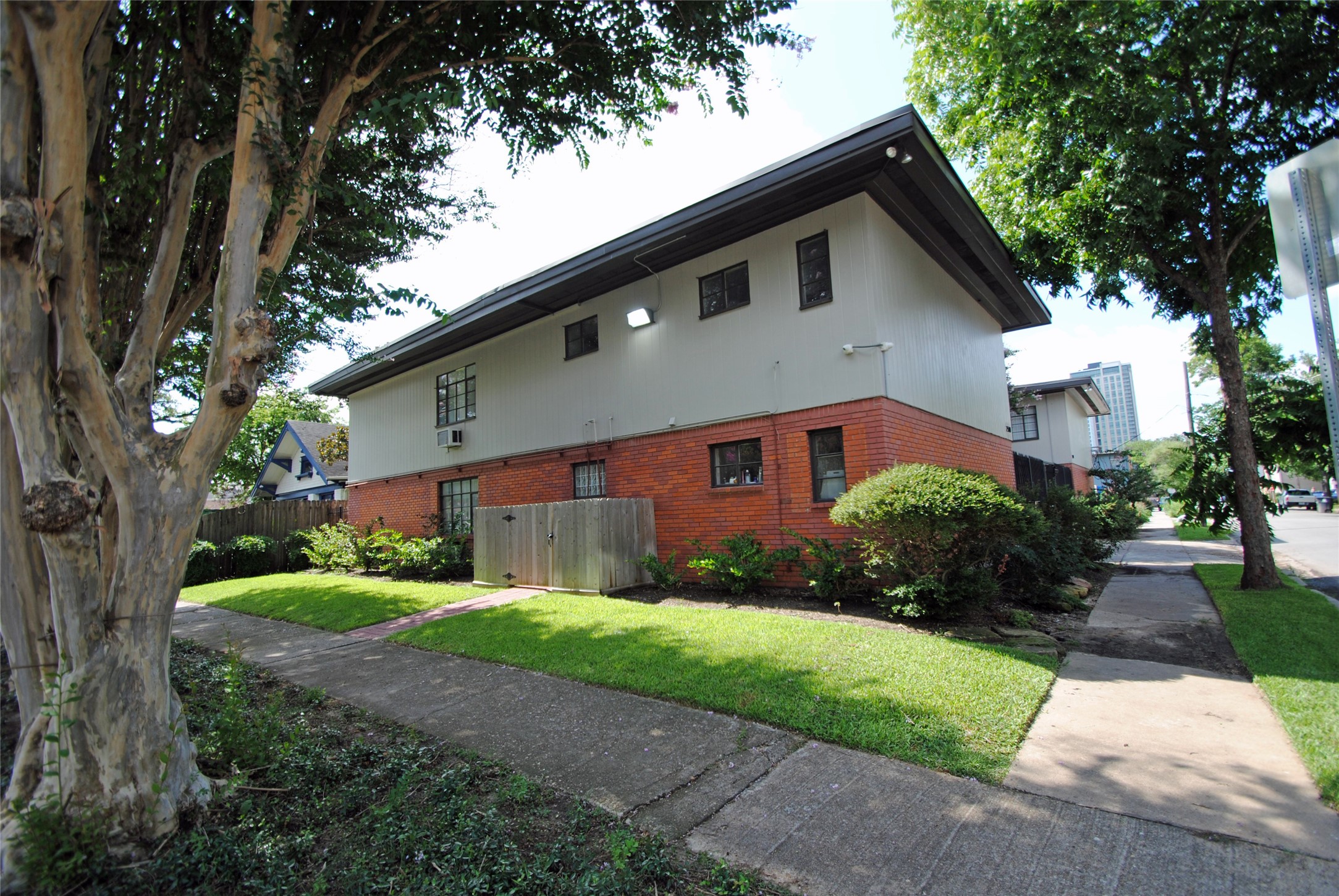 2501 Yoakum Boulevard 3 Property Photo 3