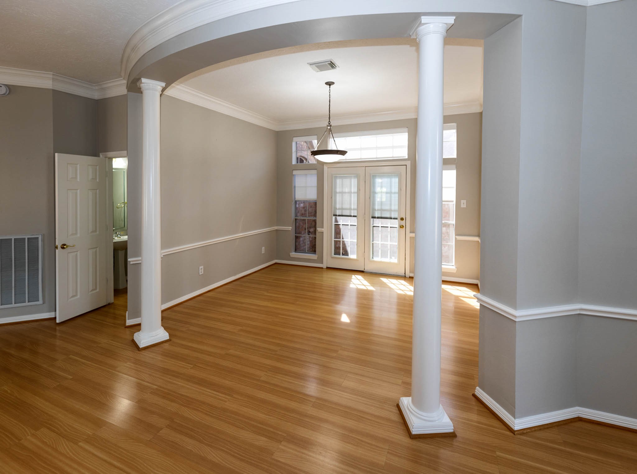 2435 Thorndon Park Court Property Photo 6