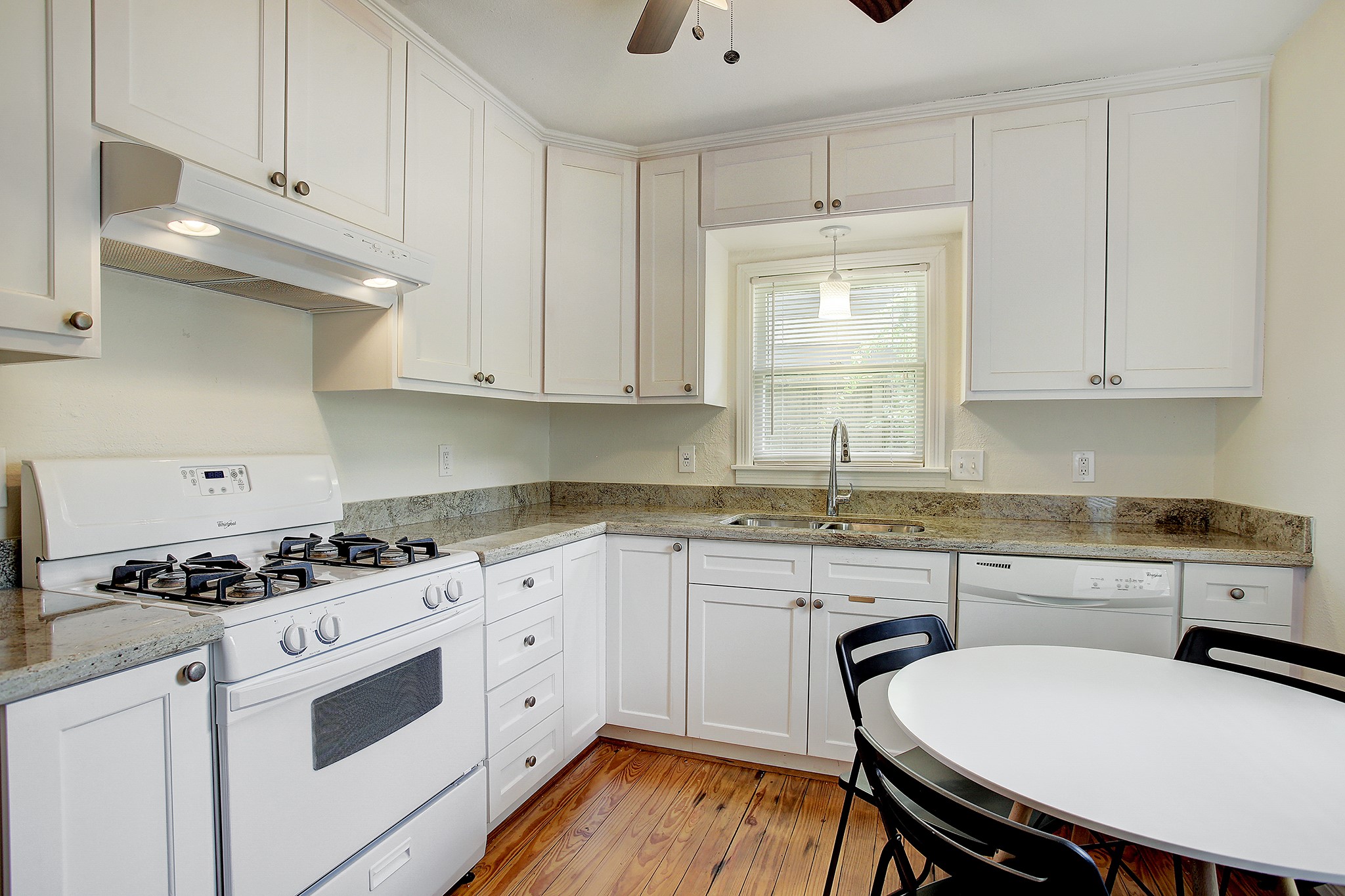 1521 Waverly Street B Property Photo 6