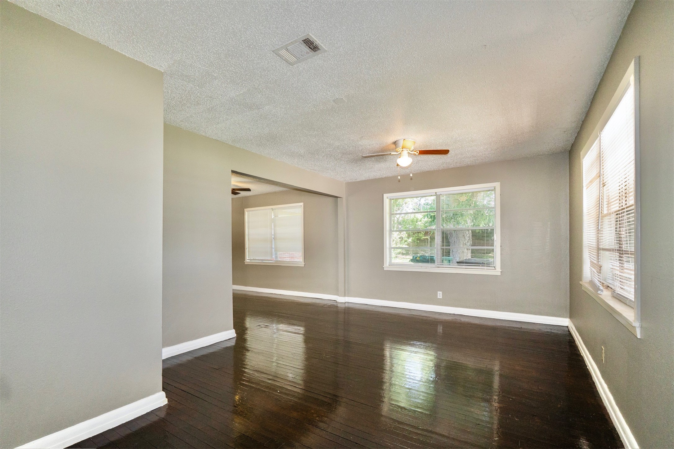 2109 Jeridona Street Property Photo 3