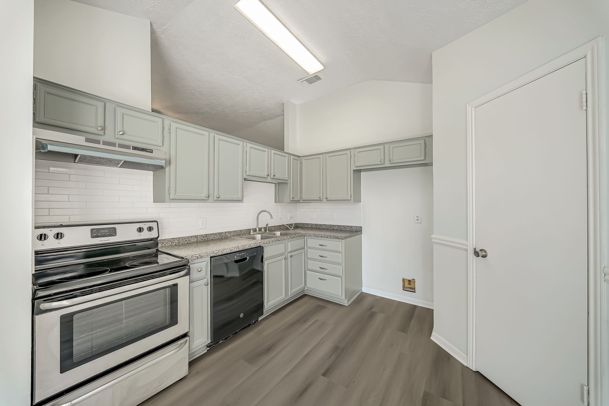 16897 Blue Jay Street Property Photo 4