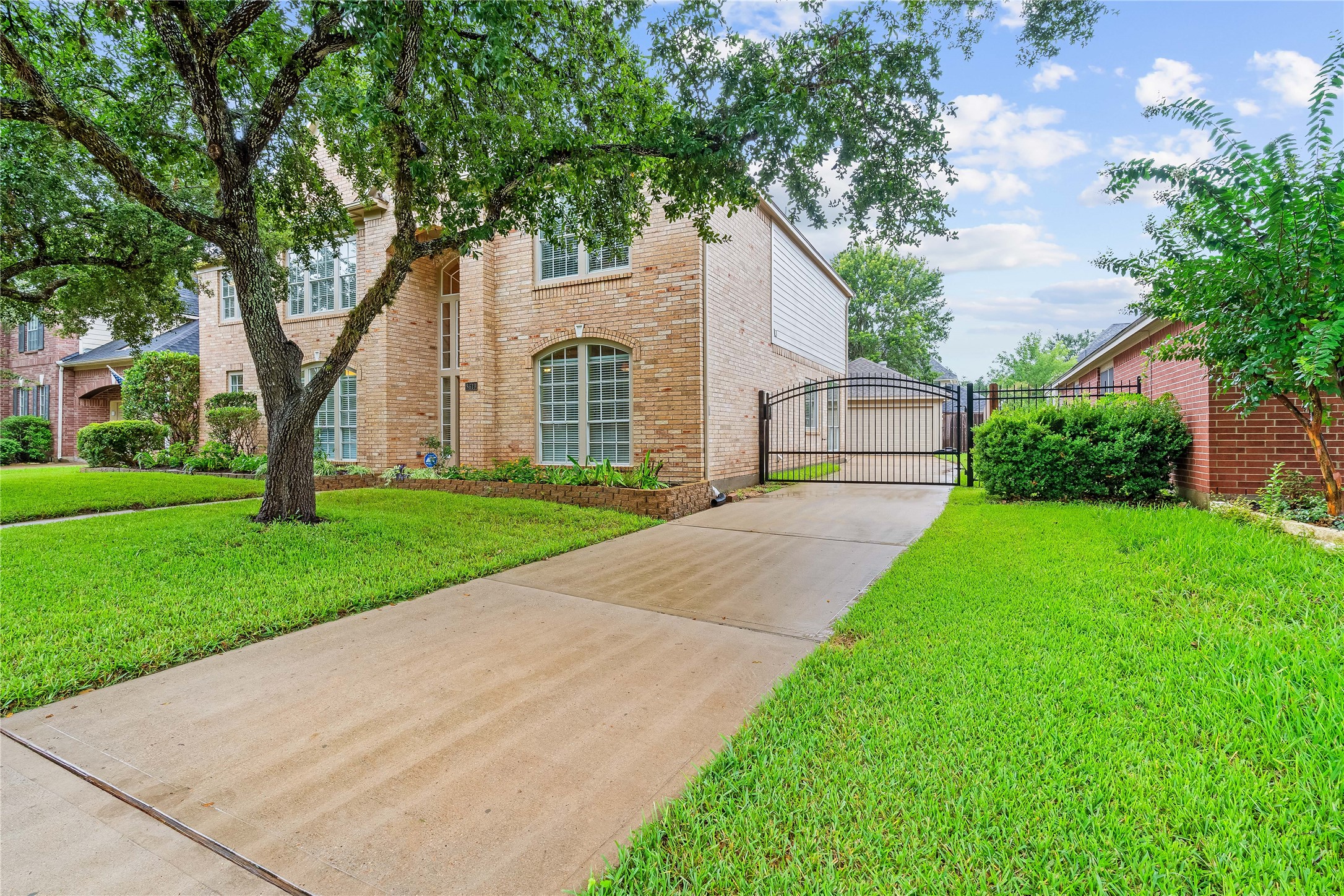8619 Westbrook Forest Drive Property Photo 4