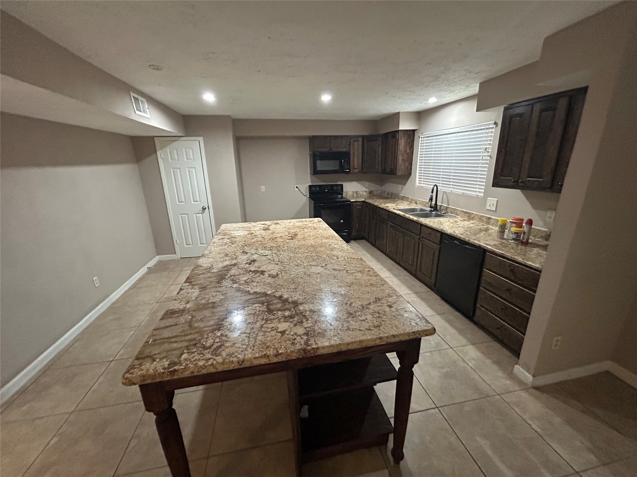 13507 White Cliff Drive Property Photo 6