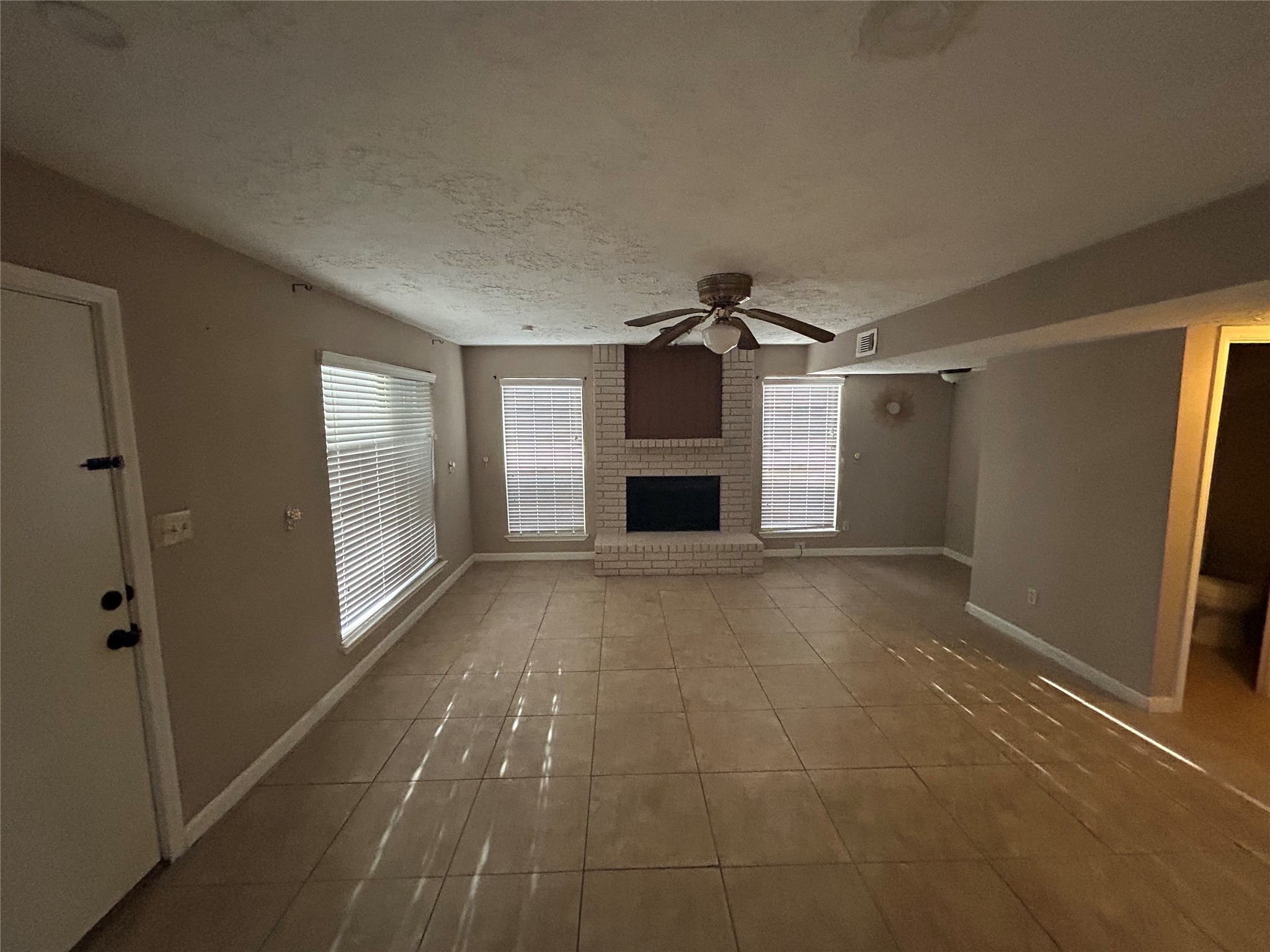 13507 White Cliff Drive Property Photo 7
