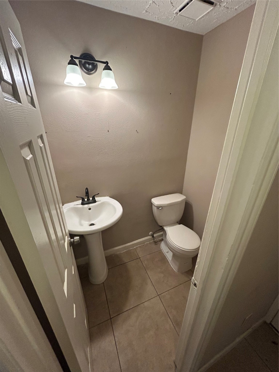 13507 White Cliff Drive Property Photo 9