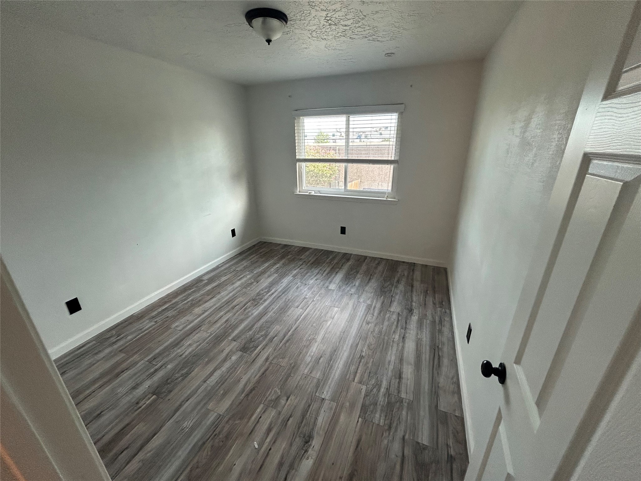 13507 White Cliff Drive Property Photo 12