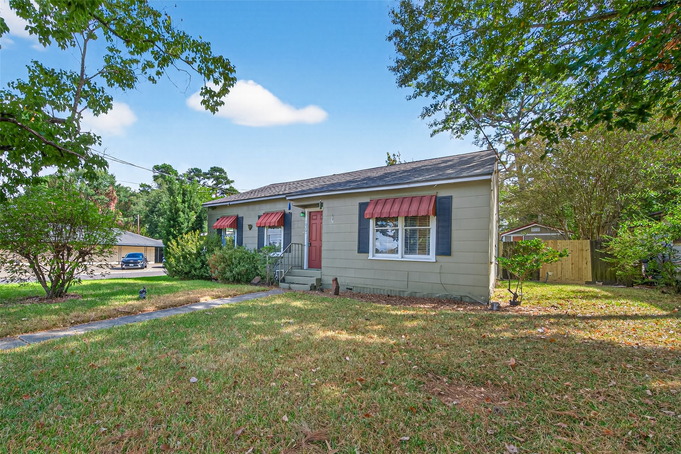 1020 Houston Street Property Photo 6
