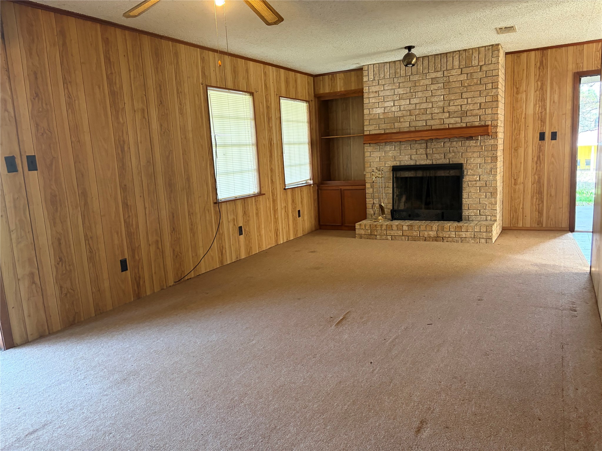 221 Yellowstone Property Photo 6