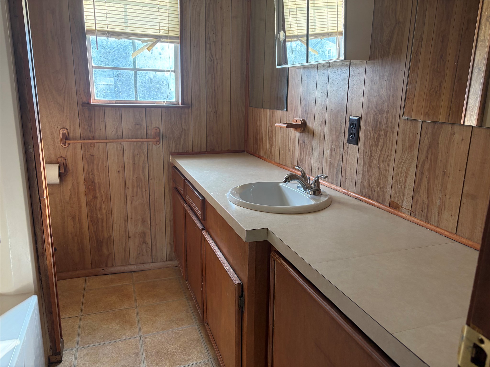 221 Yellowstone Property Photo 9