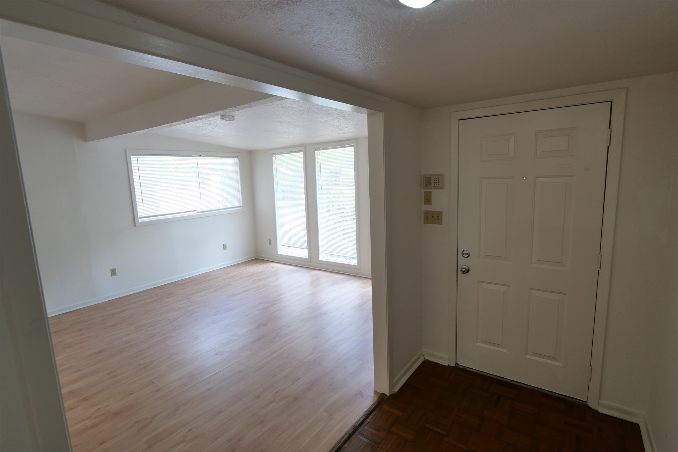 5231 Beechnut Street Property Photo 3