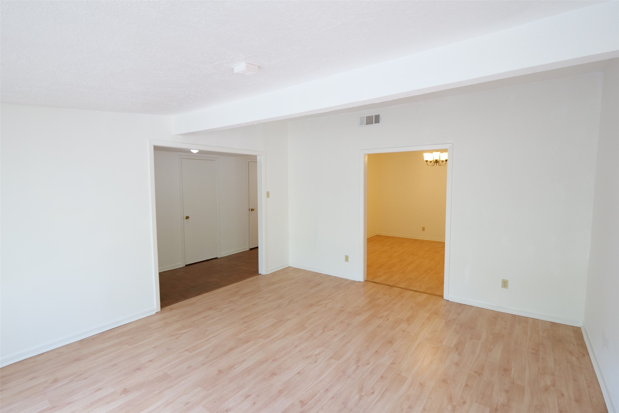 5231 Beechnut Street Property Photo 5