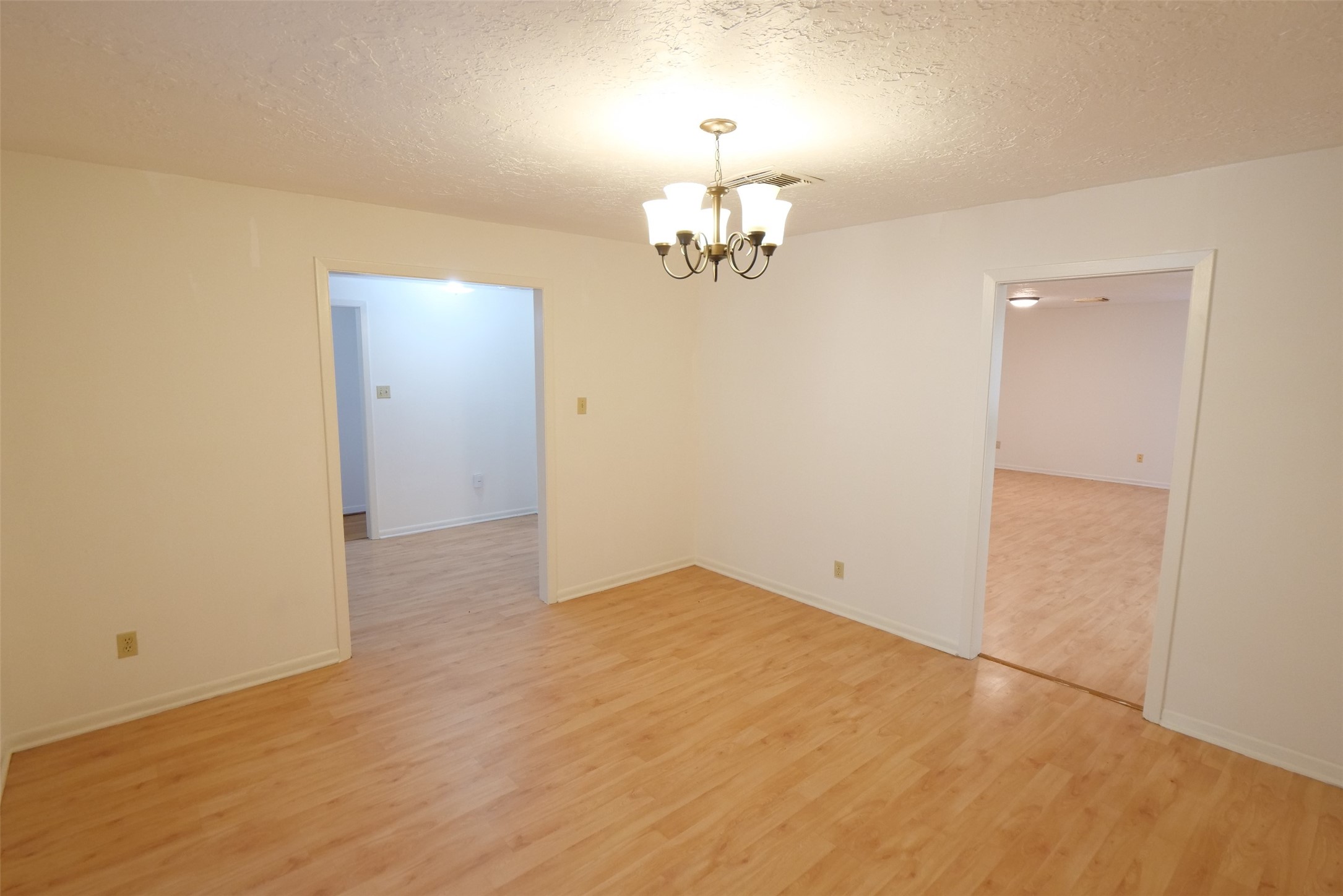 5231 Beechnut Street Property Photo 6