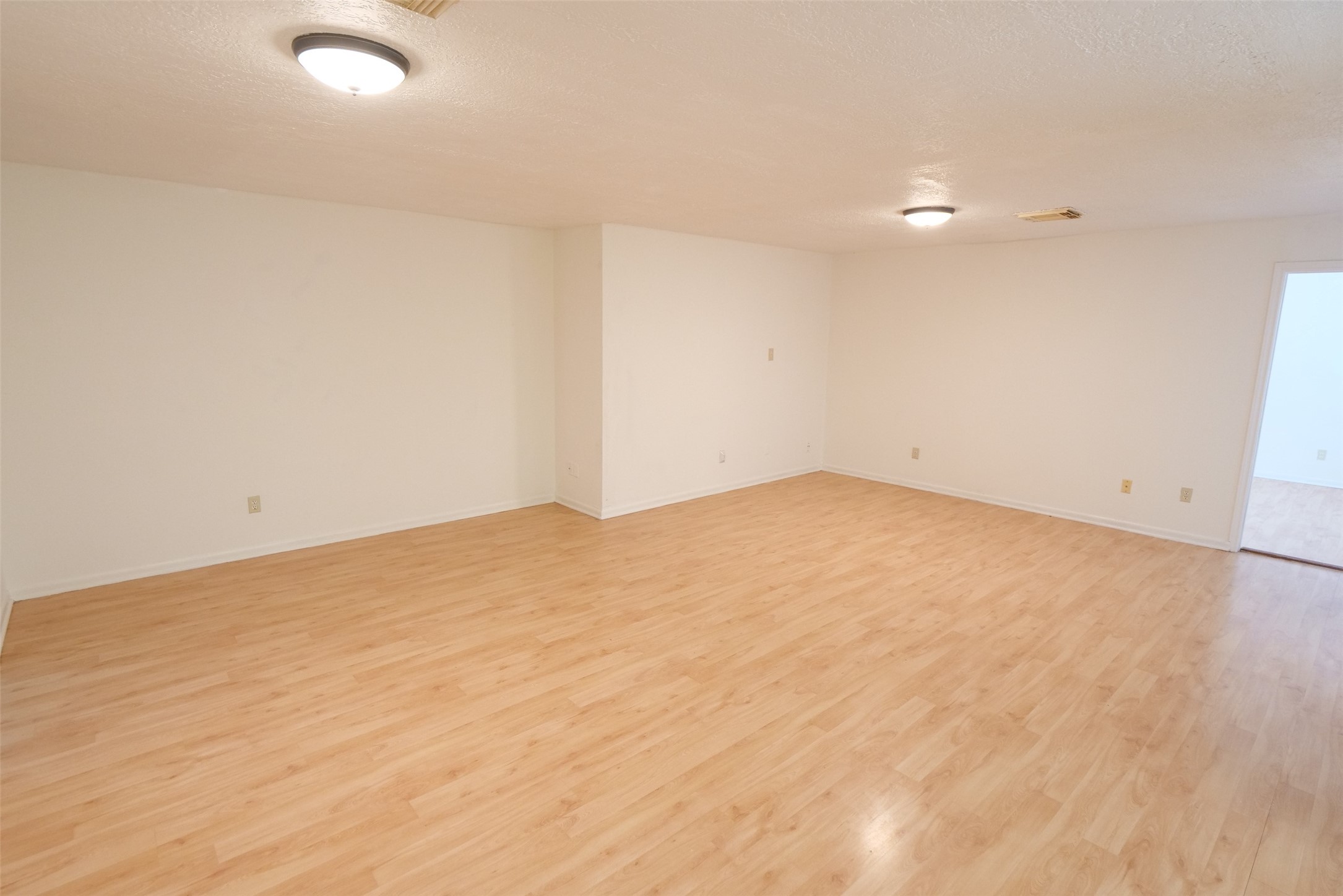 5231 Beechnut Street Property Photo 8
