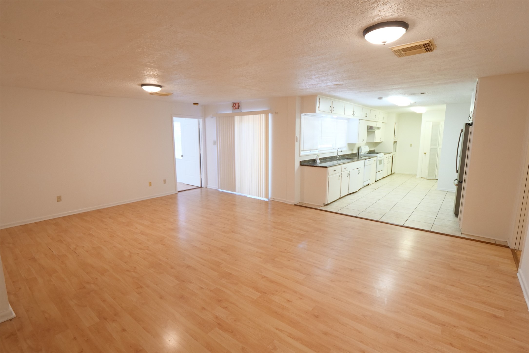 5231 Beechnut Street Property Photo 9