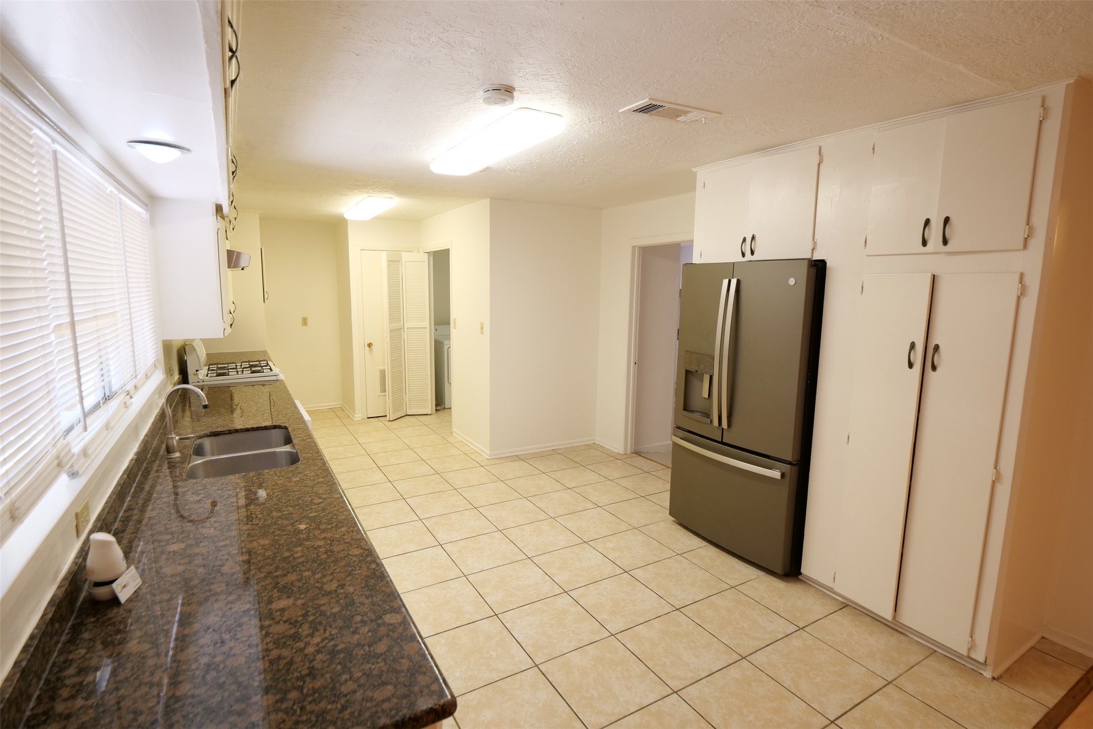 5231 Beechnut Street Property Photo 11