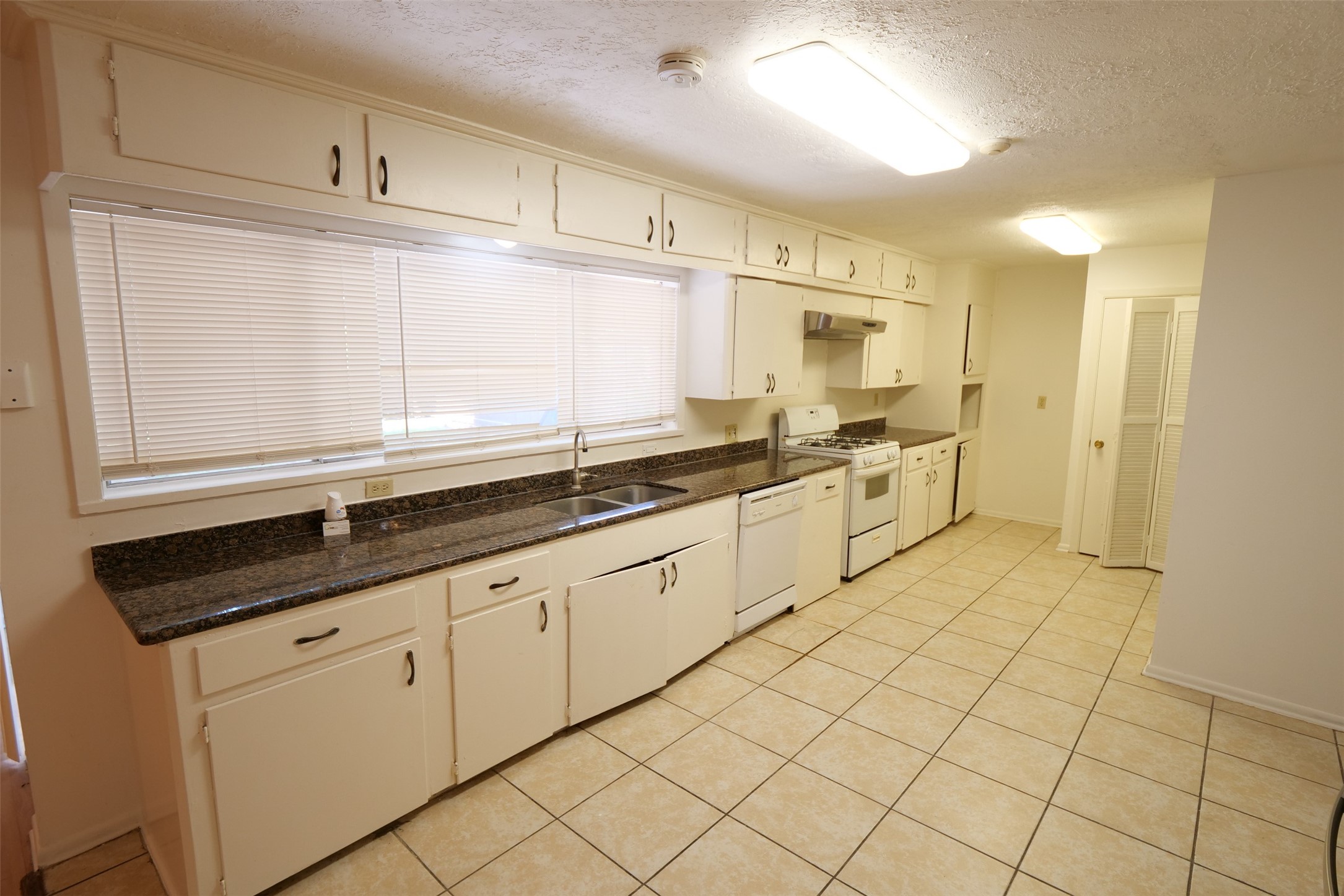 5231 Beechnut Street Property Photo 12
