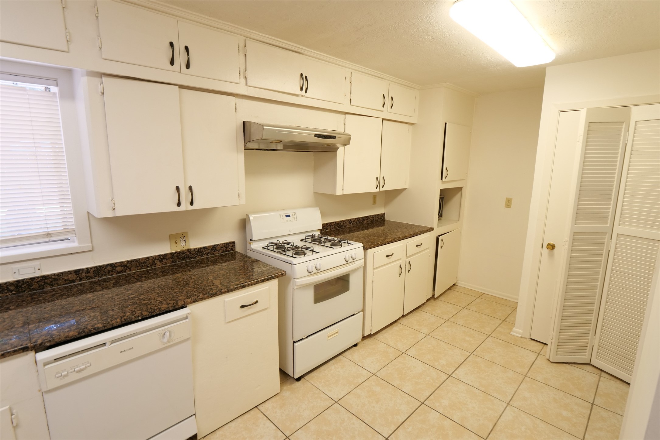 5231 Beechnut Street Property Photo 13