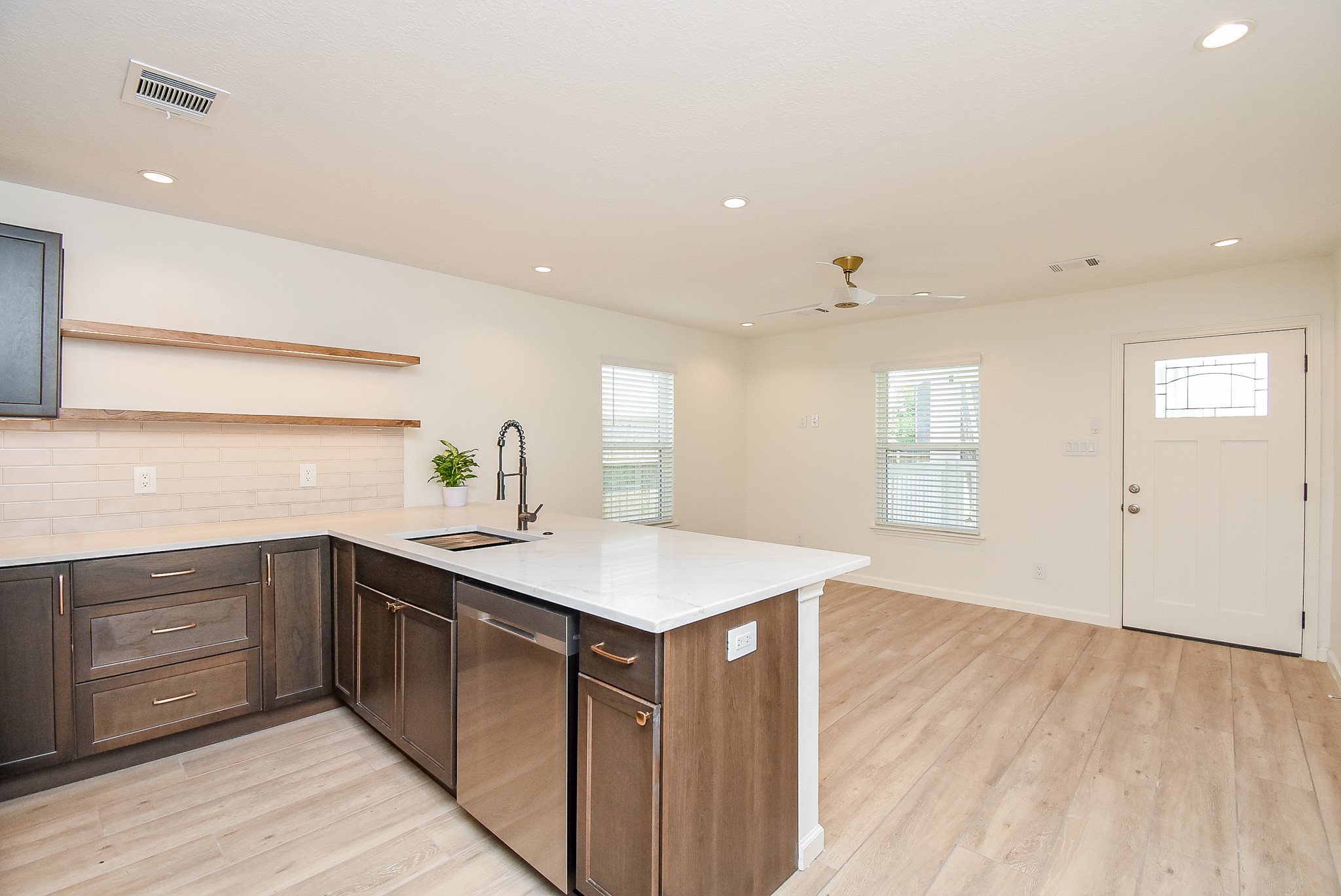 2509 Terry Street B Property Photo 6