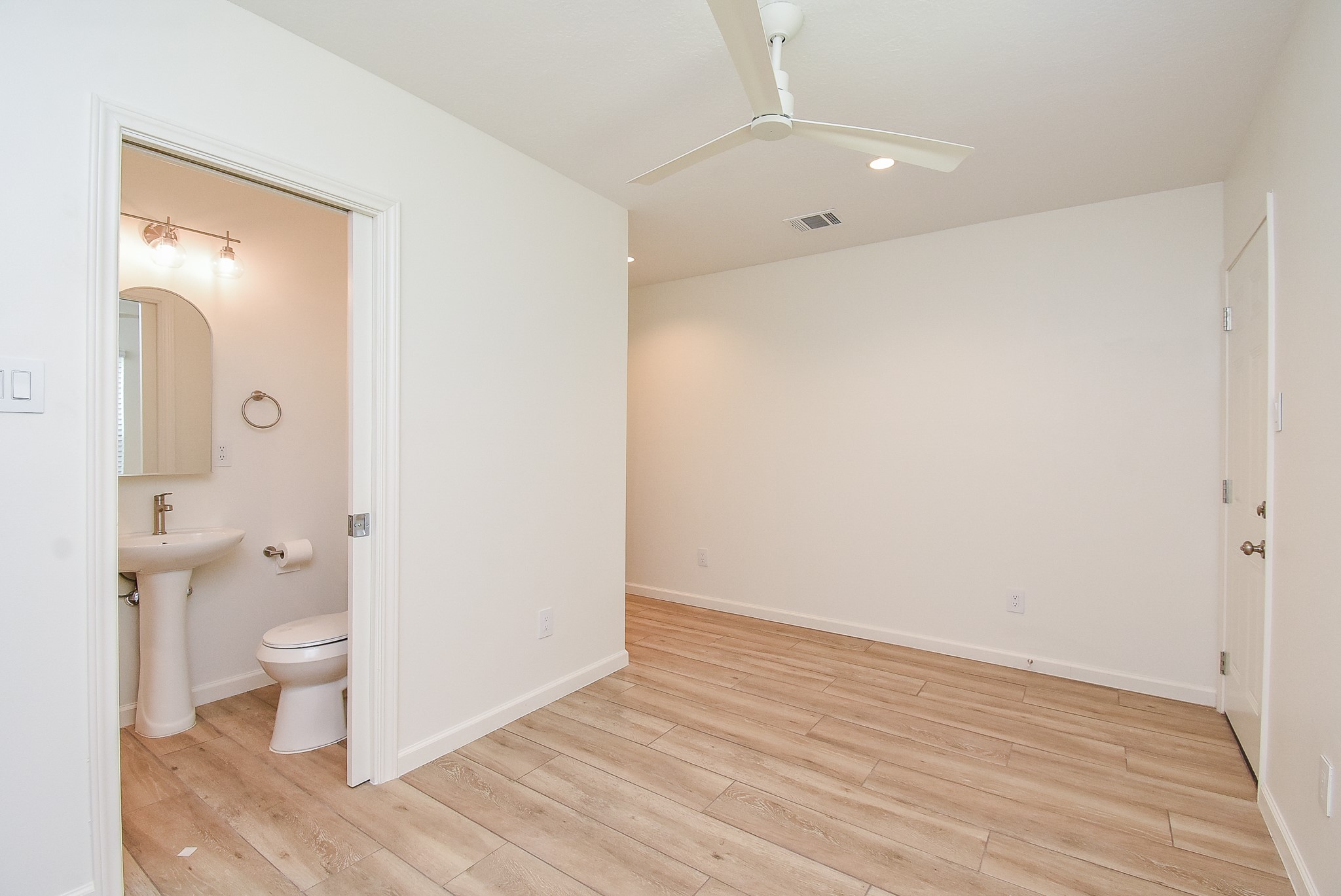 2509 Terry Street B Property Photo 13