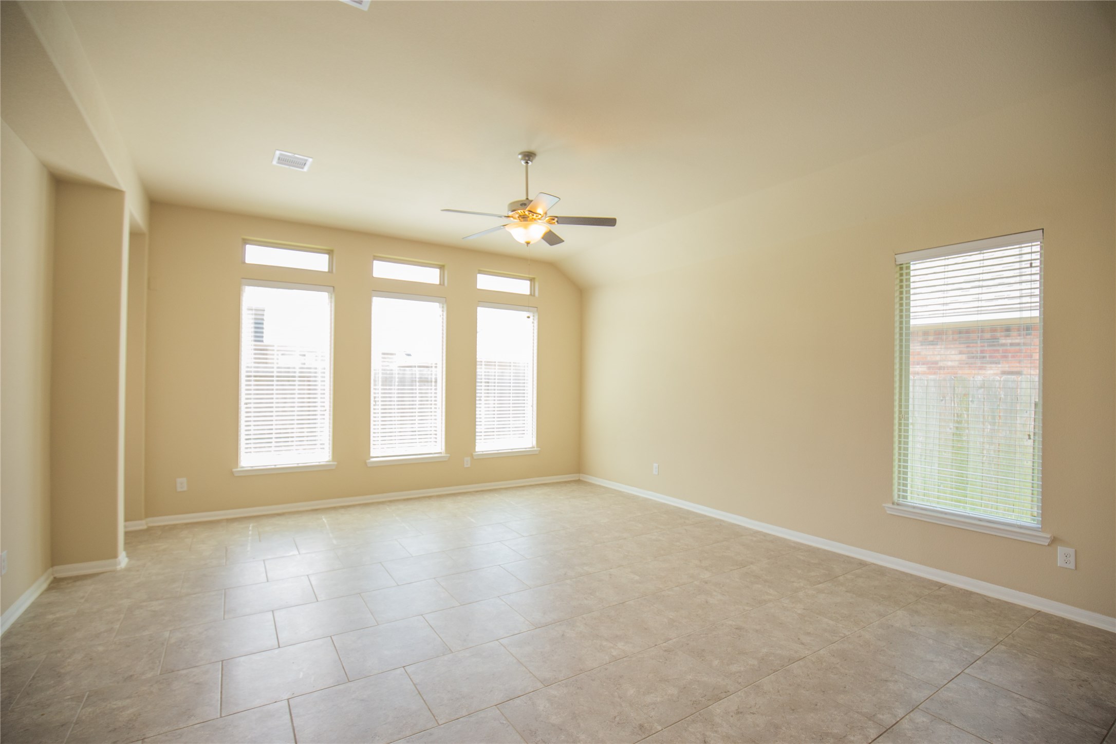 311 Lockridge Hill Ln Property Photo 6