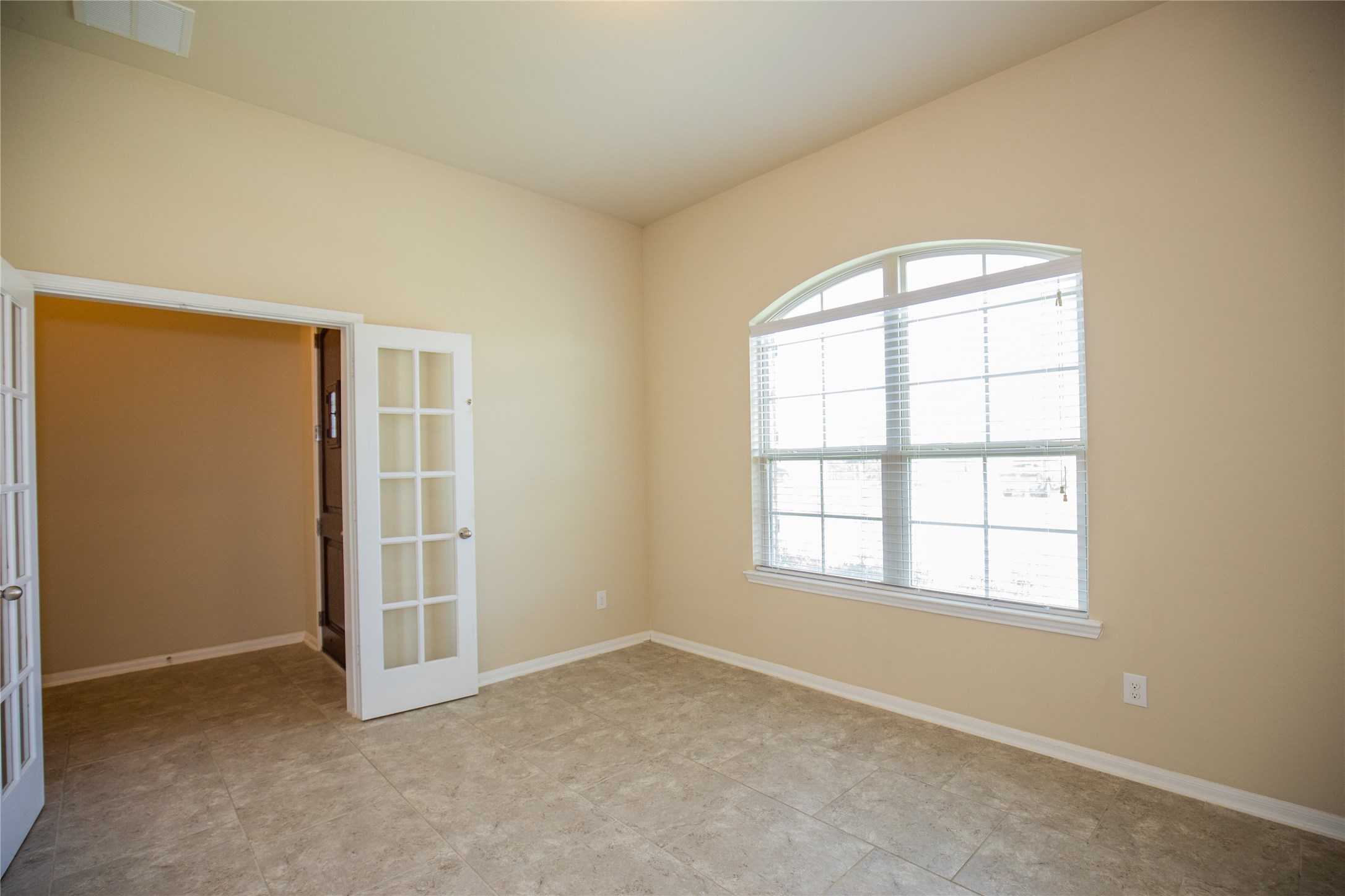 311 Lockridge Hill Ln Property Photo 8