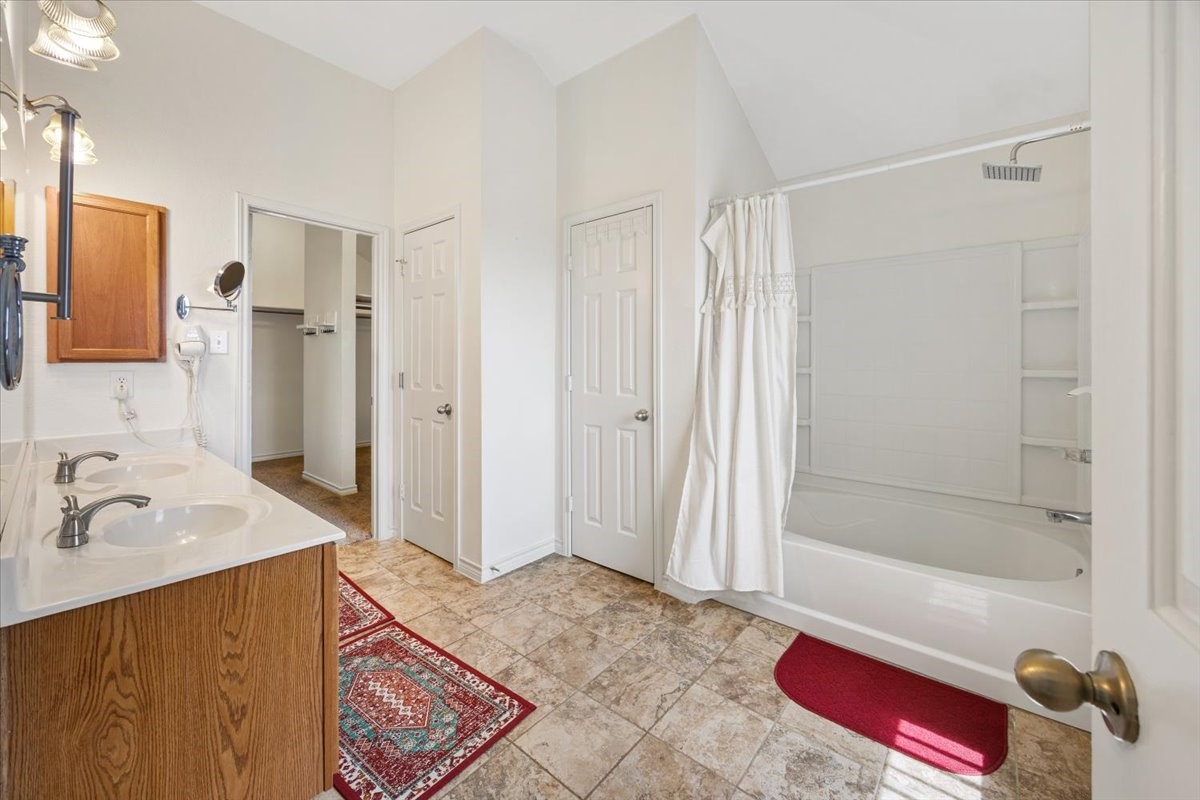 7704 Labrador Drive Property Photo 15
