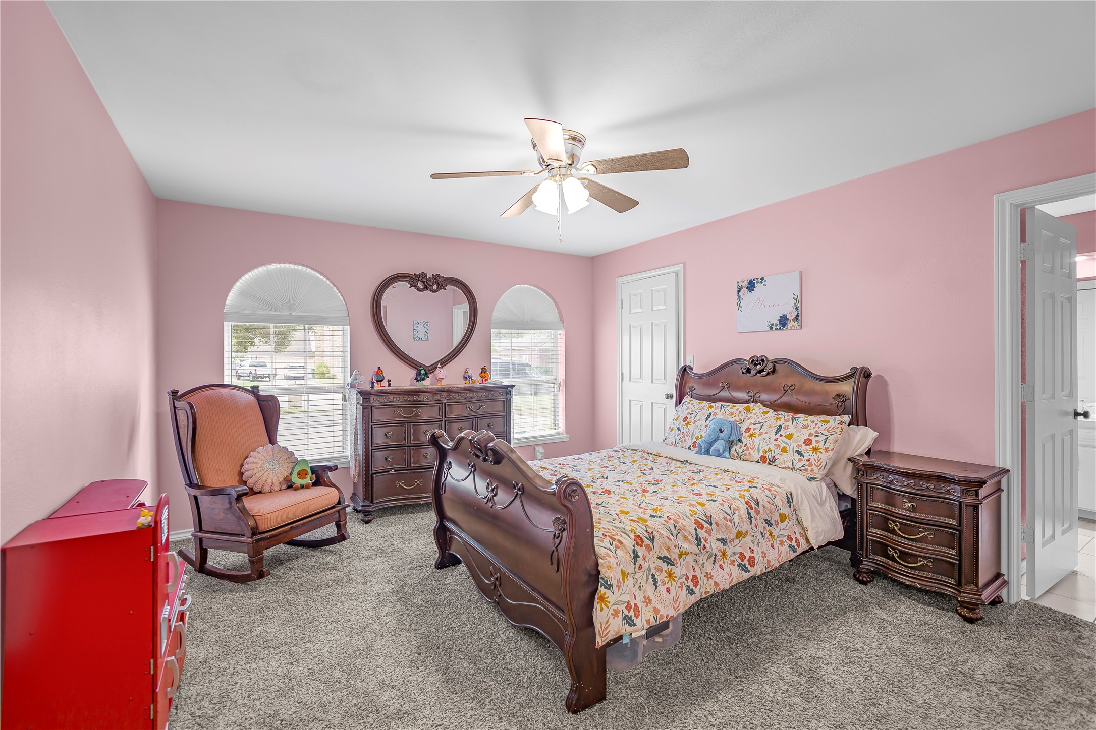 105 Tournament Drive Property Photo 3