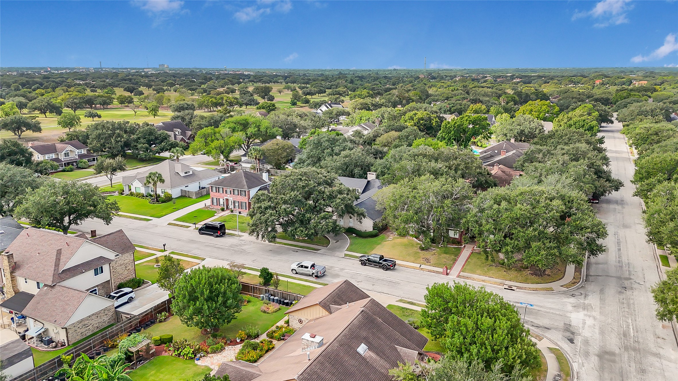 105 Tournament Drive Property Photo 28