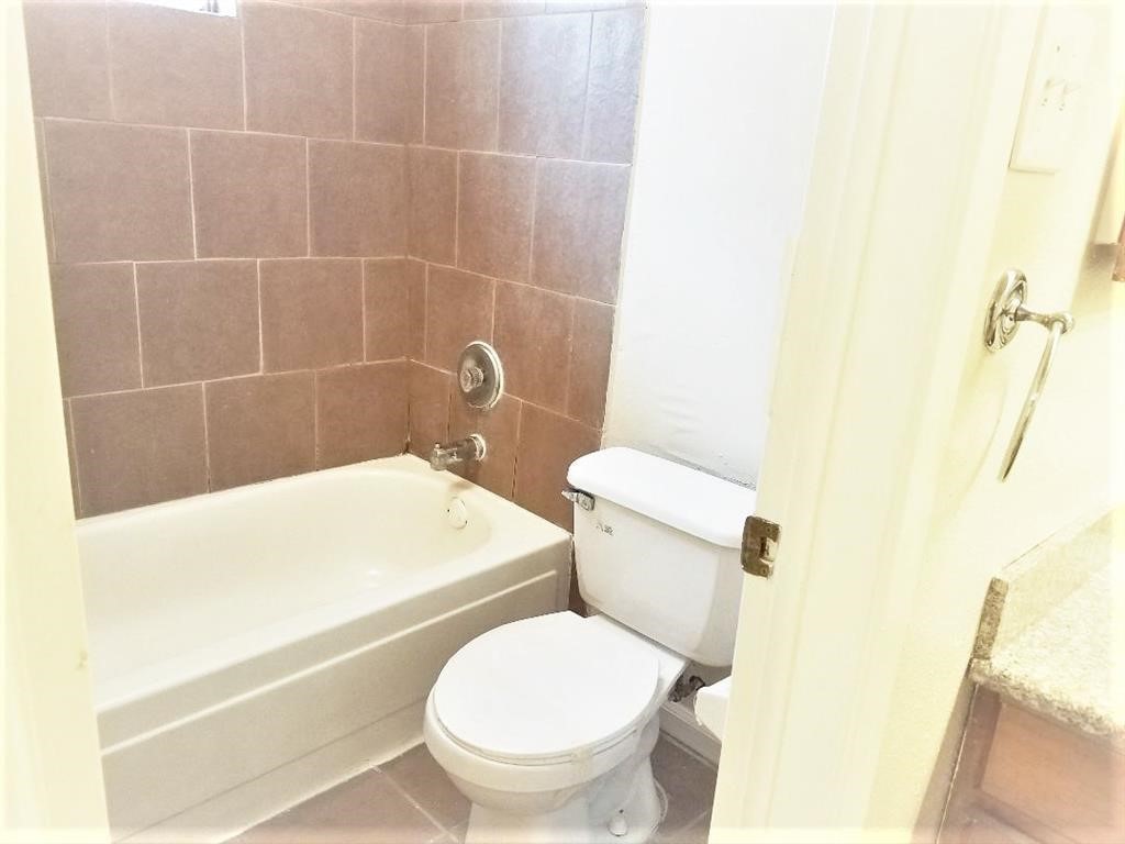 16922 Camberwell Green Lane Property Photo 9
