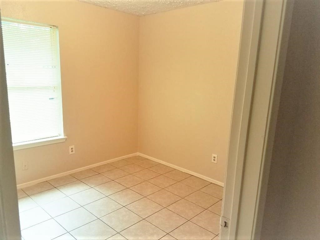 16922 Camberwell Green Lane Property Photo 10