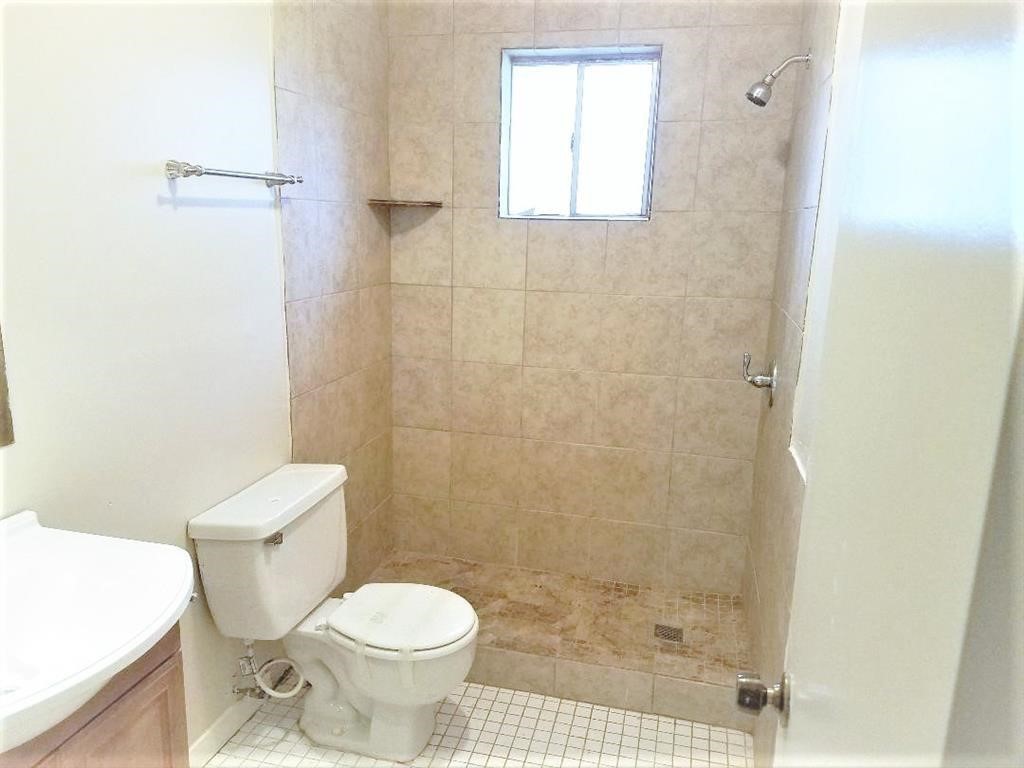 16922 Camberwell Green Lane Property Photo 13