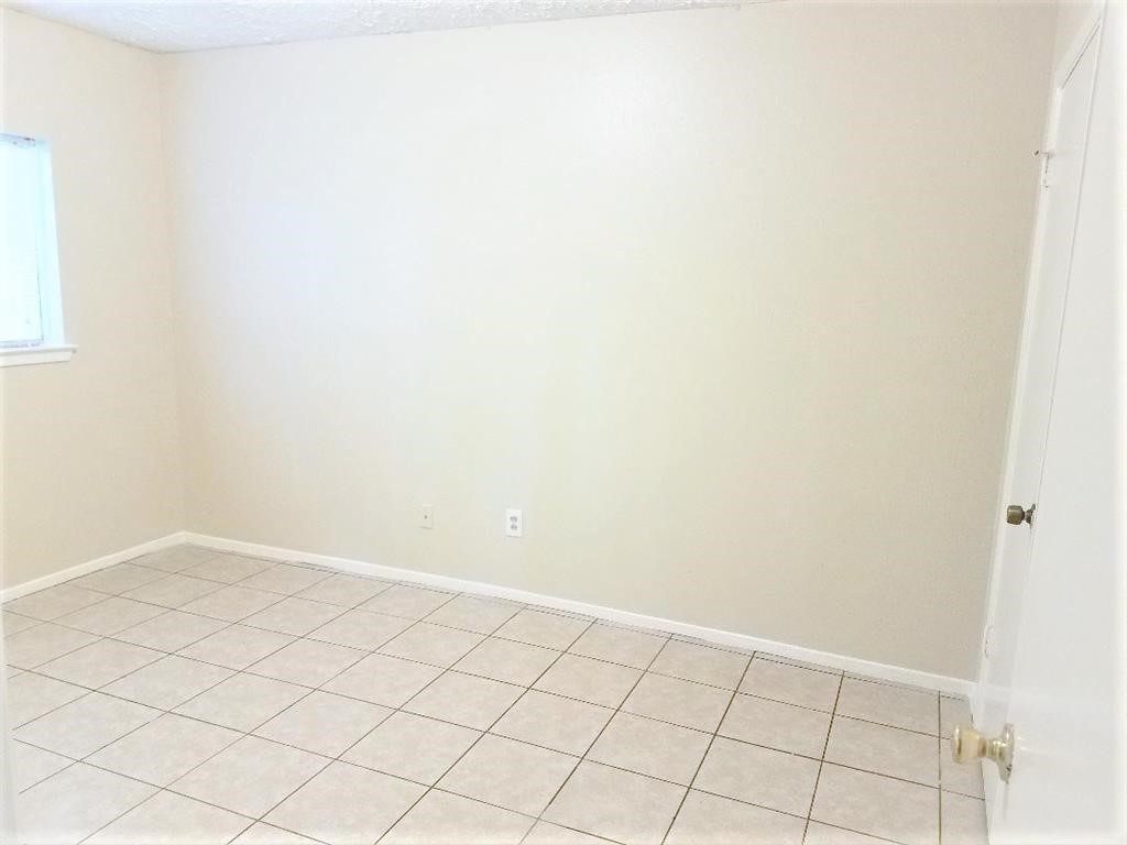 16922 Camberwell Green Lane Property Photo 14