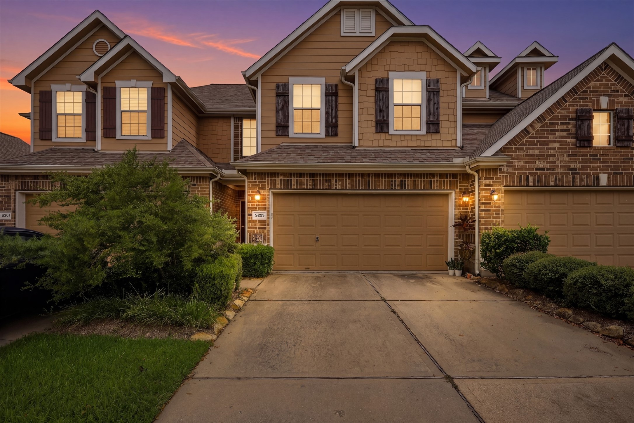 8429 Sunset Loch Drive Property Photo 1