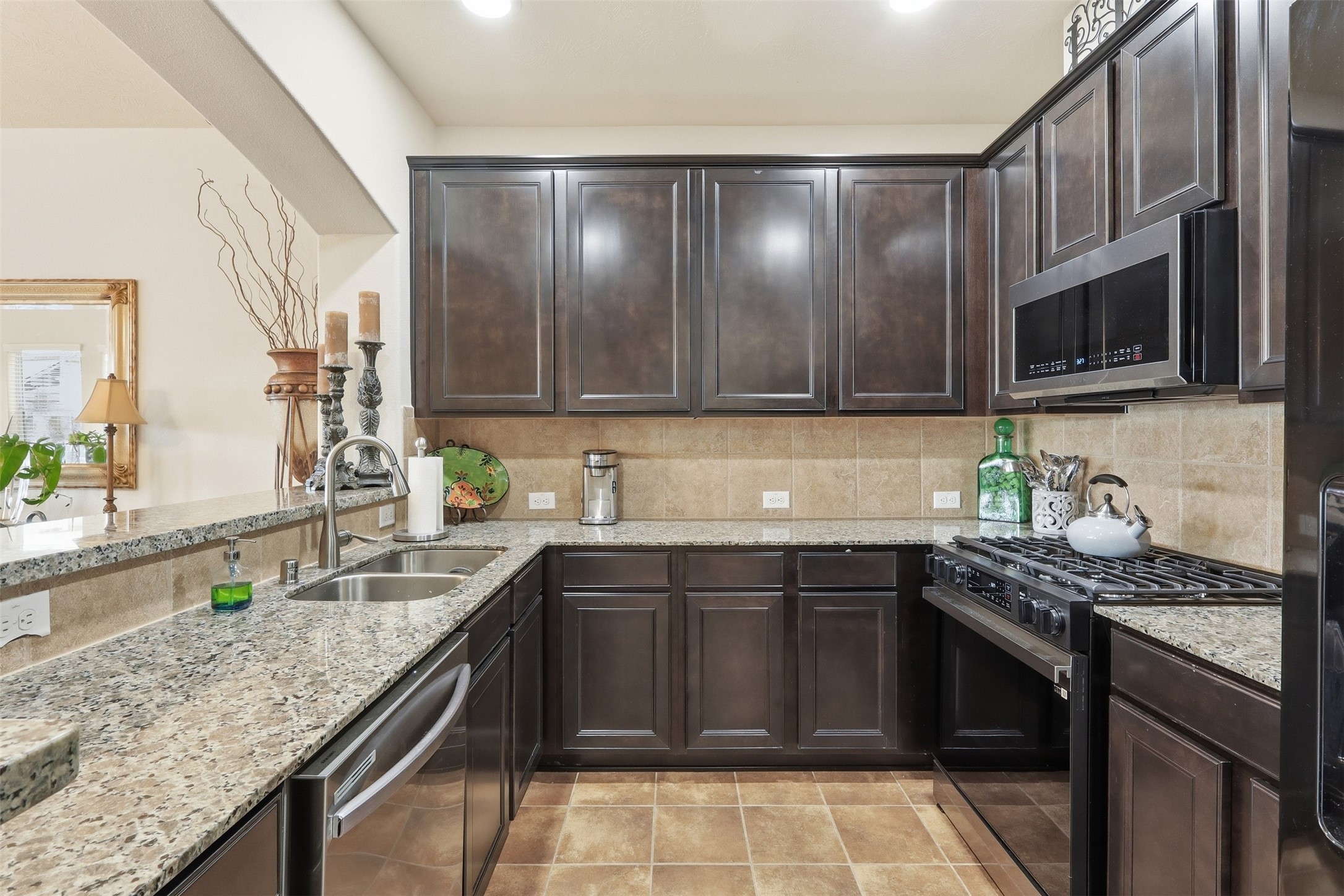 8429 Sunset Loch Drive Property Photo 4