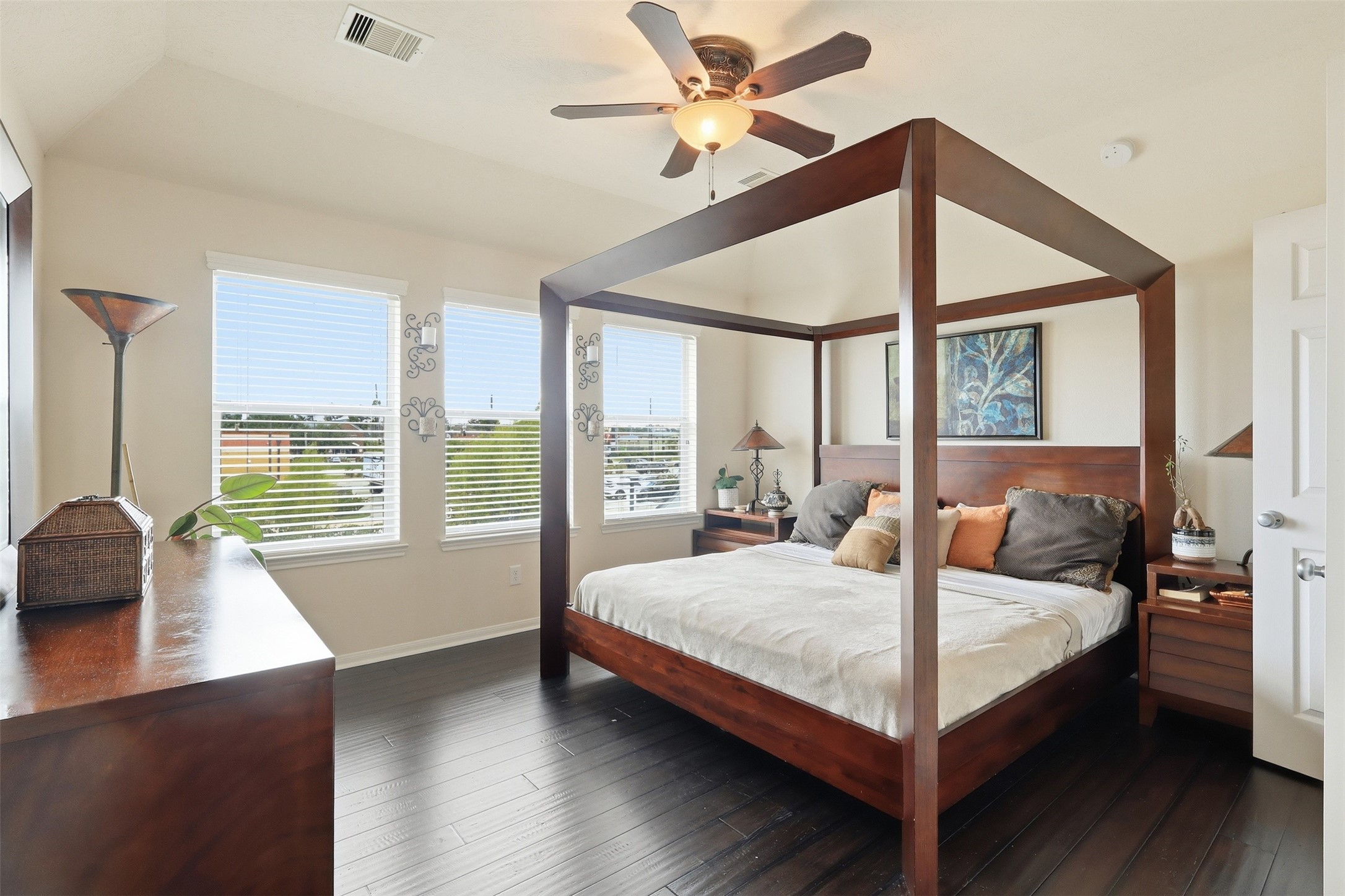 8429 Sunset Loch Drive Property Photo 12