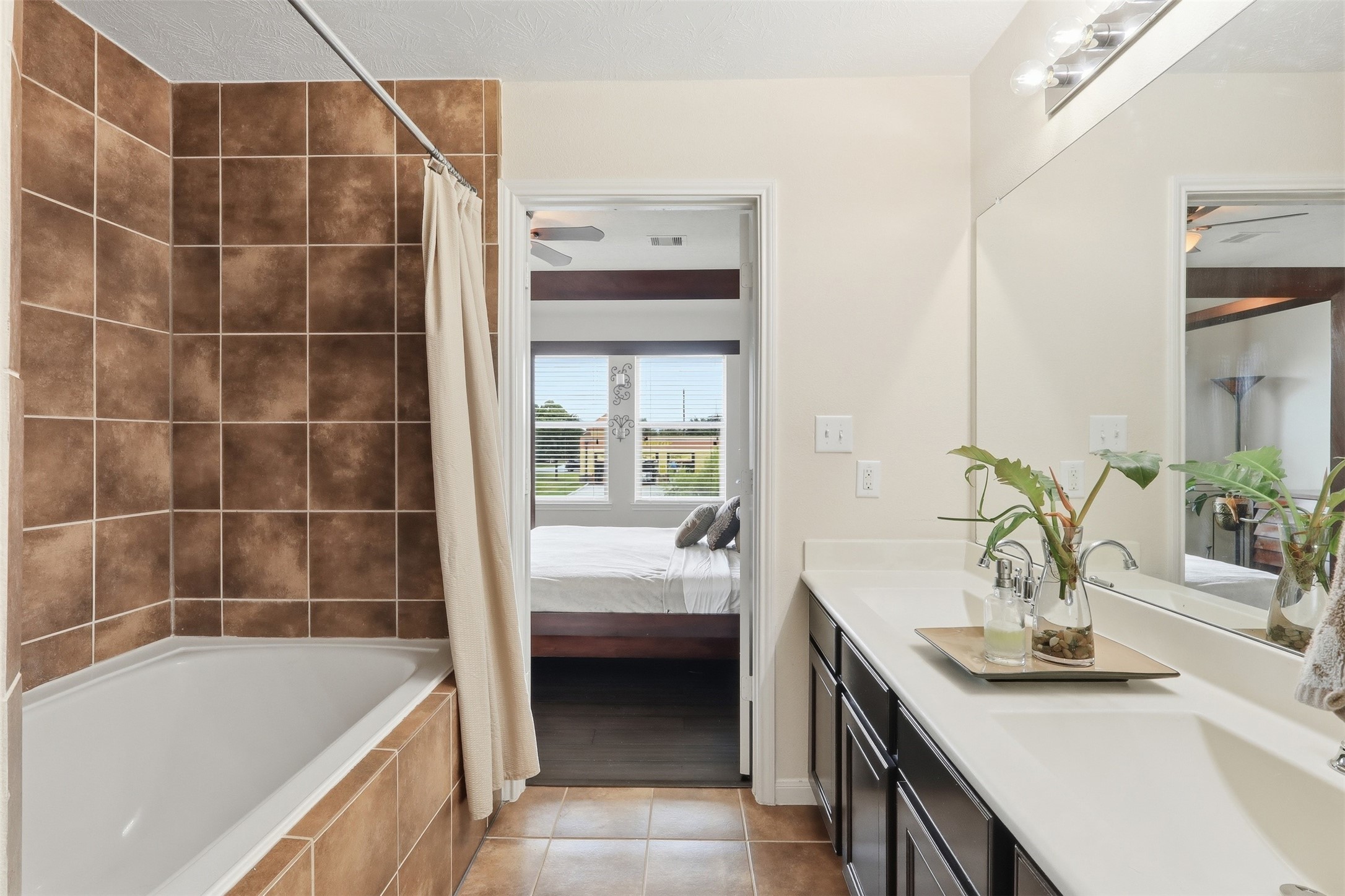 8429 Sunset Loch Drive Property Photo 15