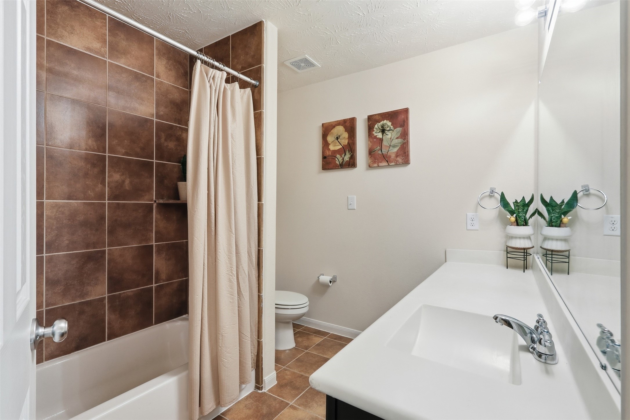 8429 Sunset Loch Drive Property Photo 20