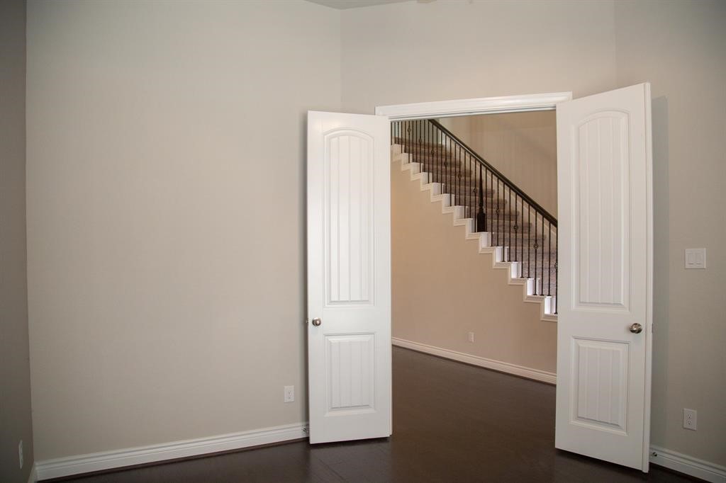 4902 Thunder Creek Lane Property Photo 4
