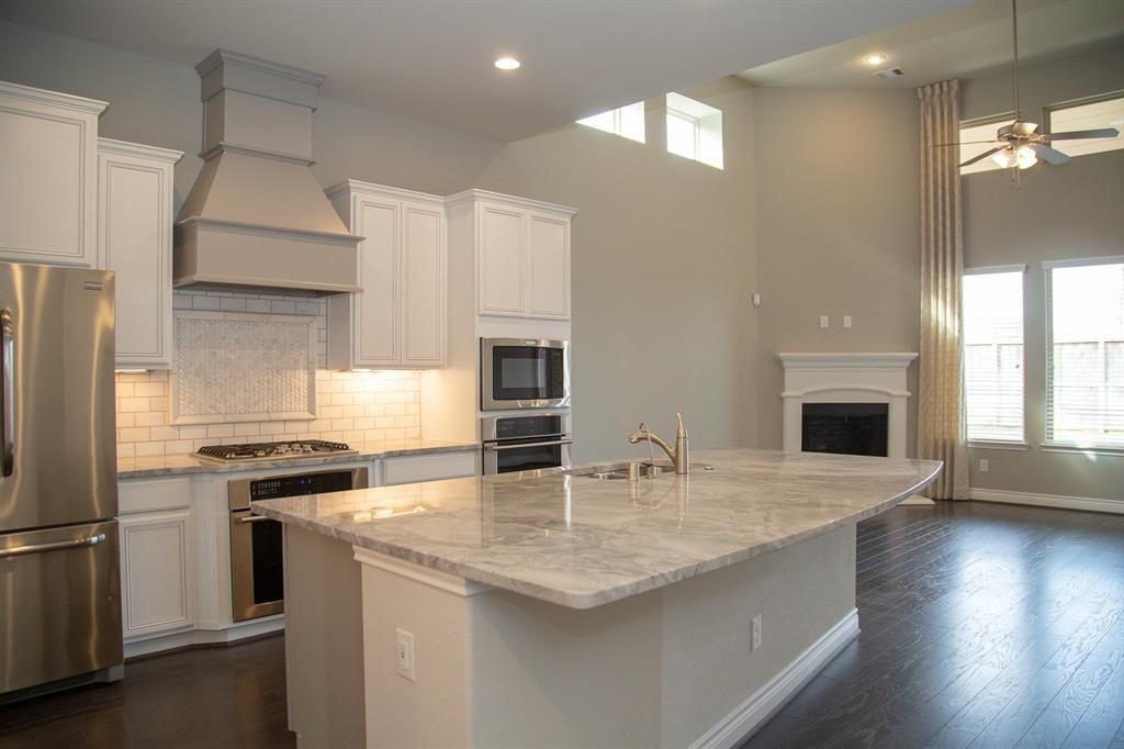 4902 Thunder Creek Lane Property Photo 6