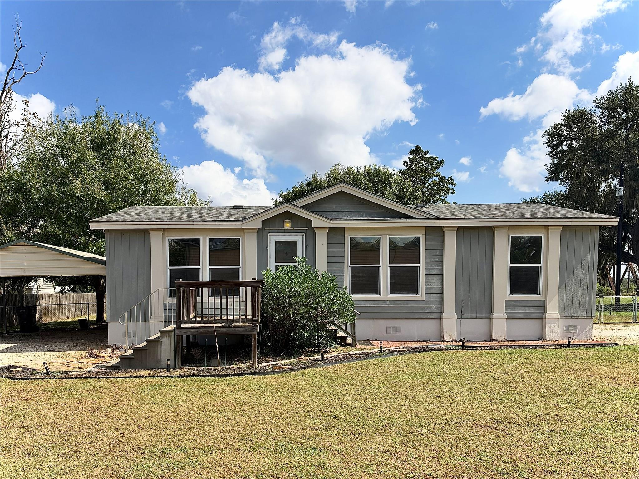 933 Front Street, Columbus Tx 78934 Property Photo 1