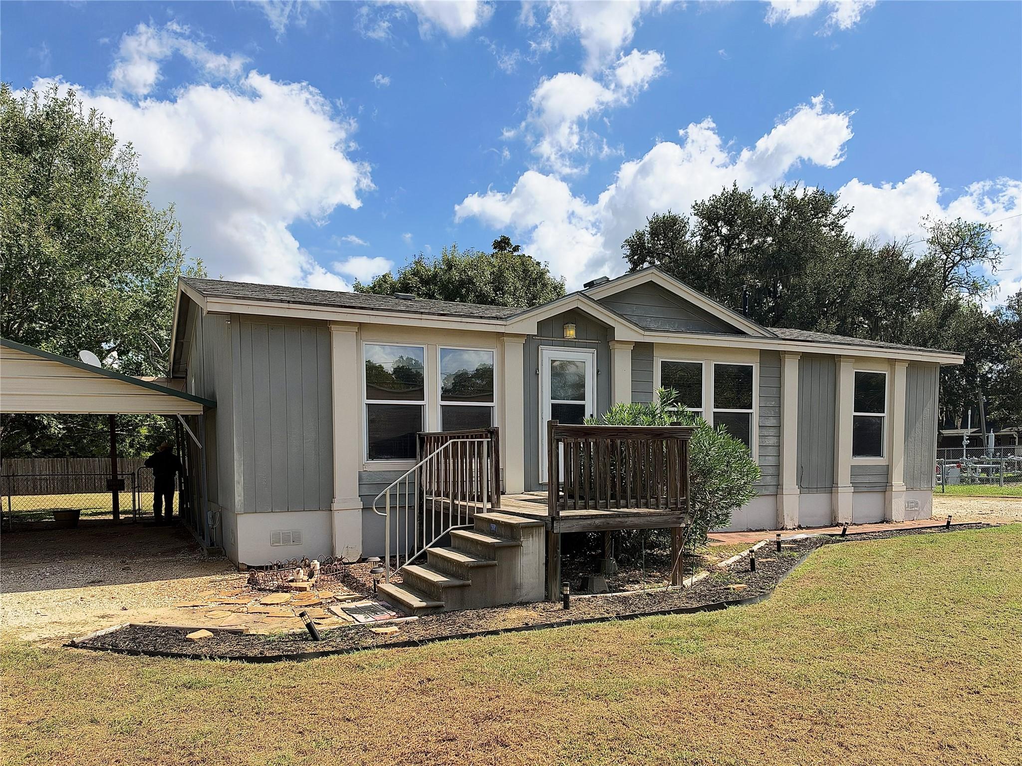 933 Front Street, Columbus Tx 78934 Property Photo 2