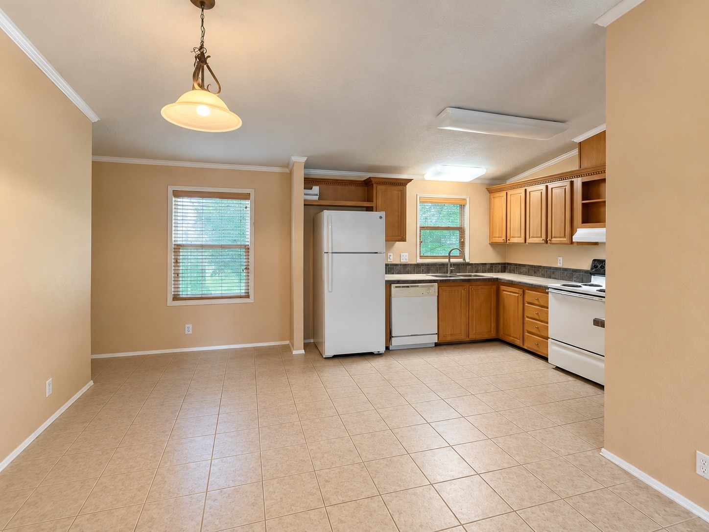 933 Front Street Property Photo 3