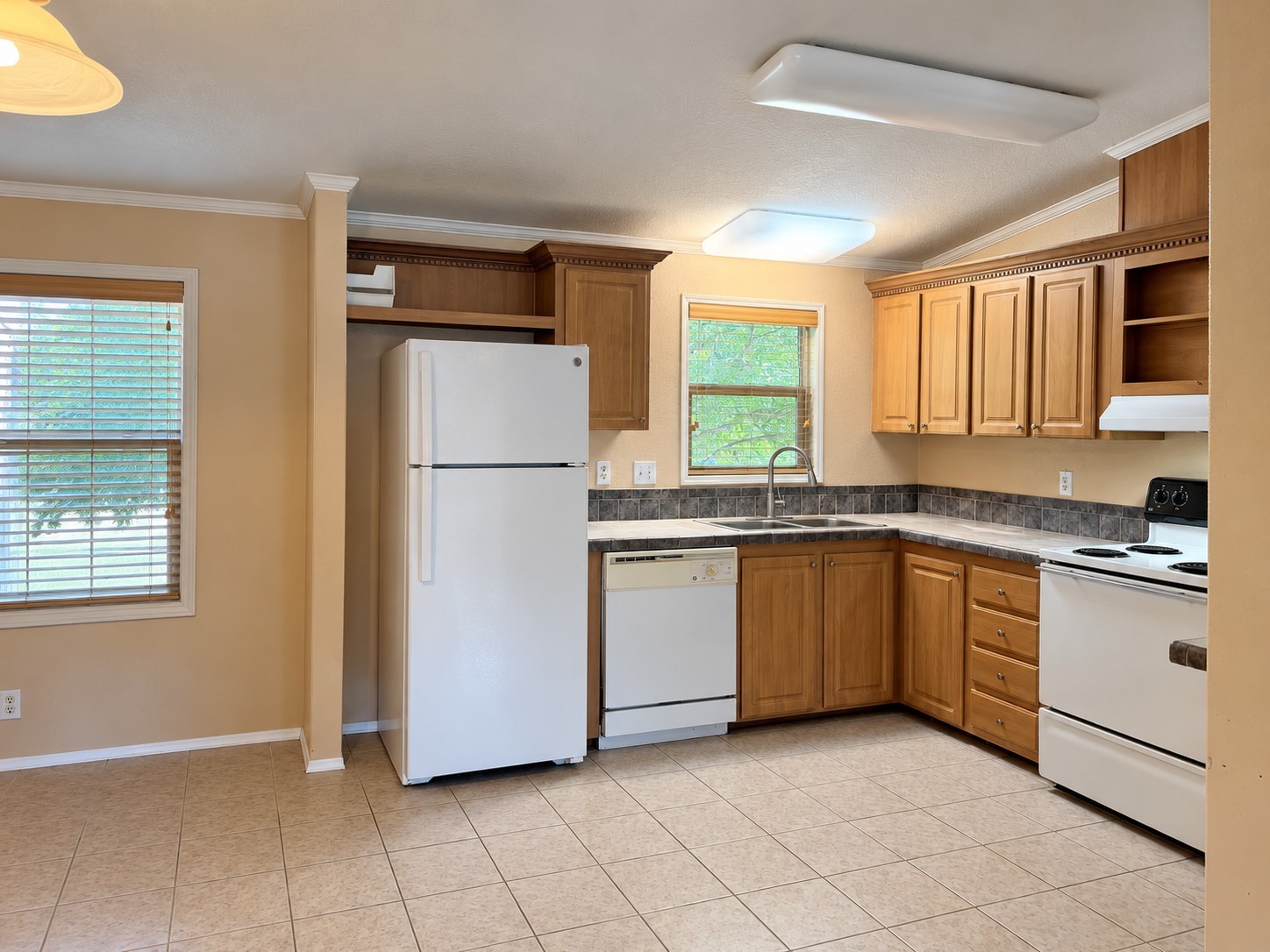 933 Front Street Property Photo 5