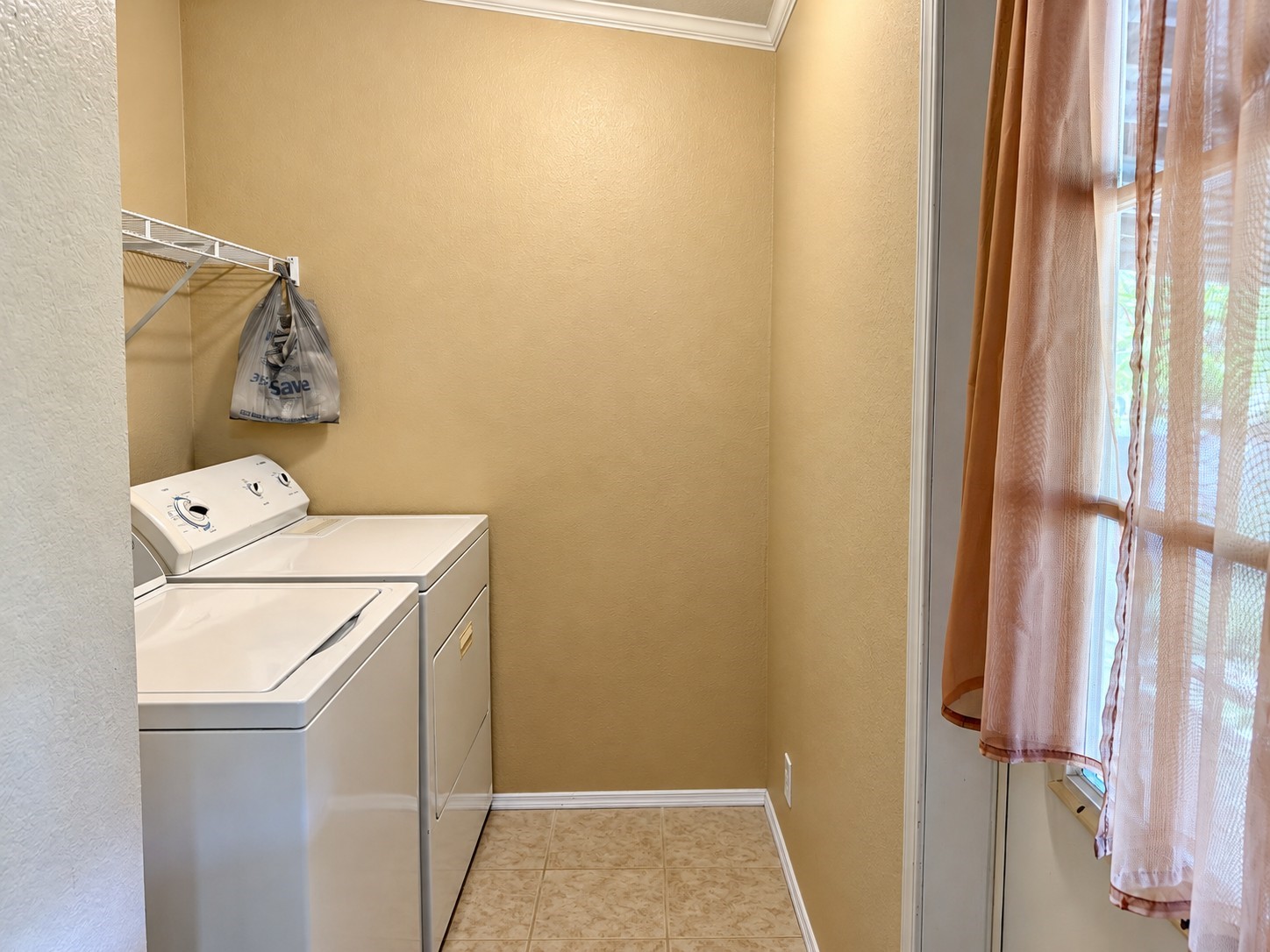 933 Front Street Property Photo 12