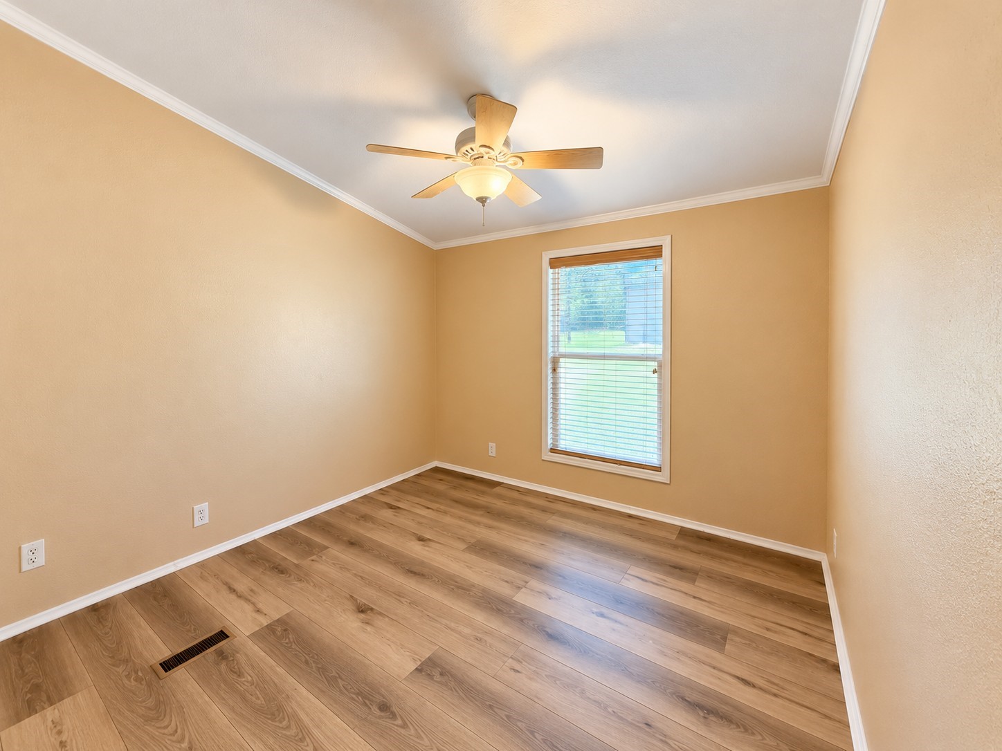933 Front Street Property Photo 13