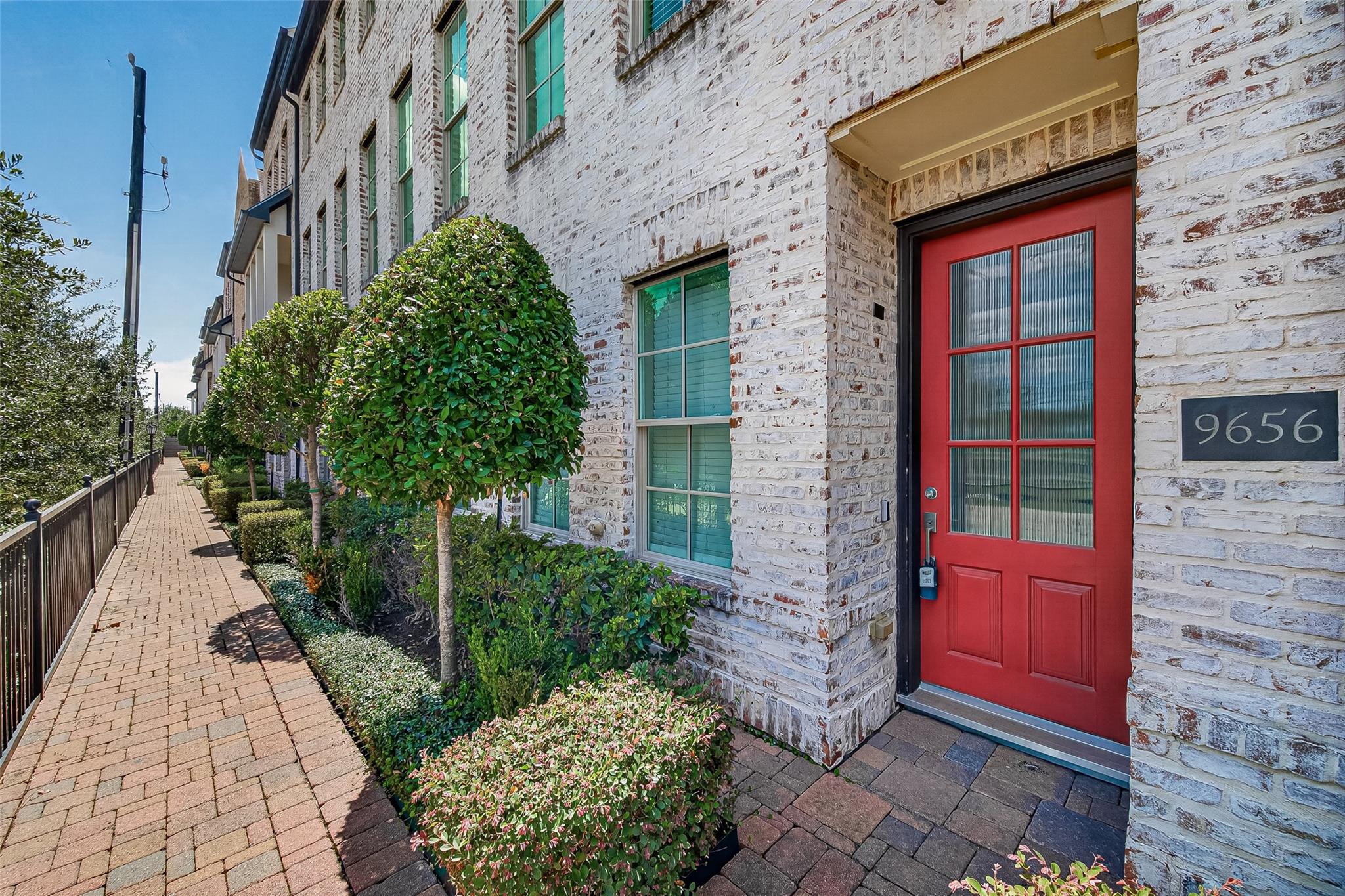 9656 Knight Road, Houston TX 77045 Property Photo 1