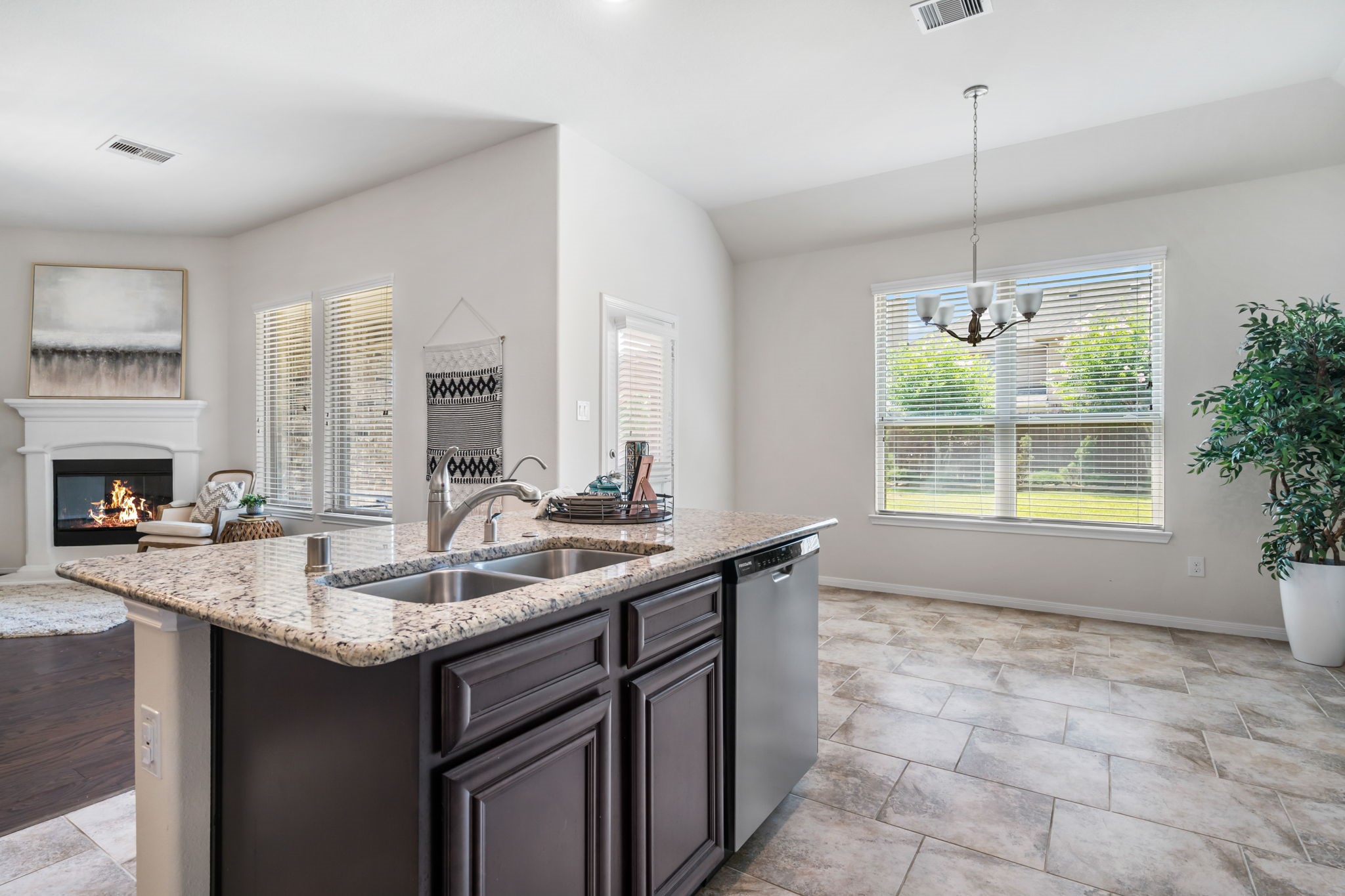 1527 Holly Chase Court Property Photo 12