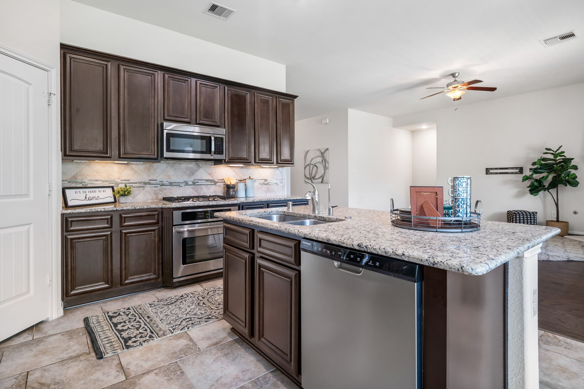 1527 Holly Chase Court Property Photo 13