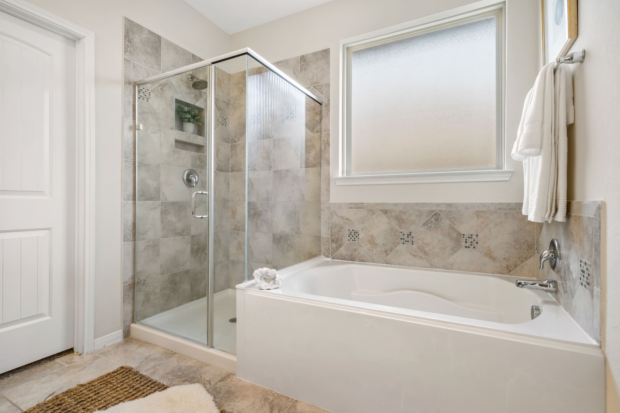 1527 Holly Chase Court Property Photo 18